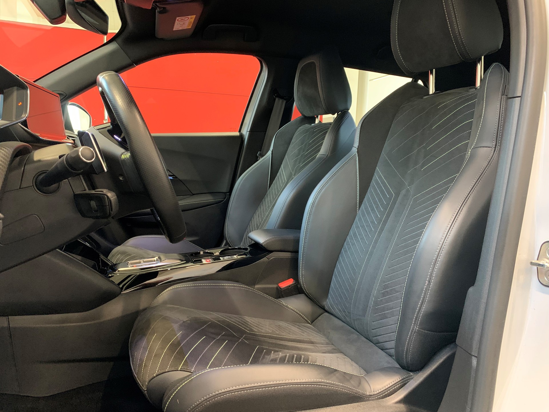 PEUGEOT 2008 1.2 PureTech GT-image-8