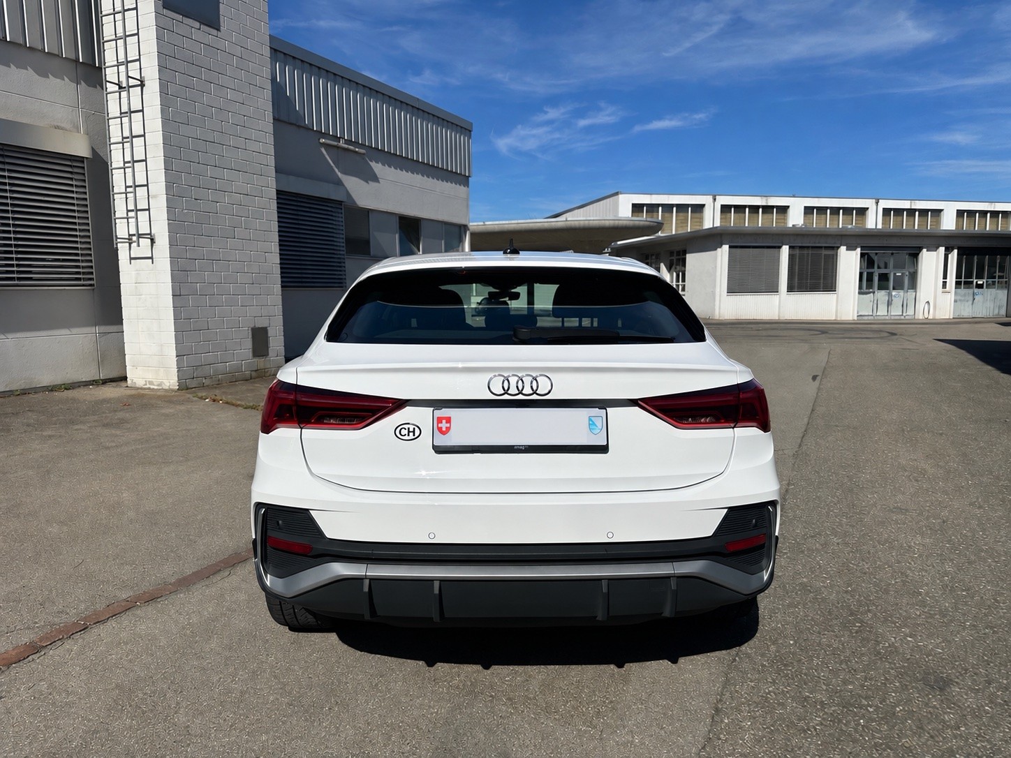 AUDI Audi Q3 Sportback 1.5 35 TFSI S line Attraction S-Tronic-image-2