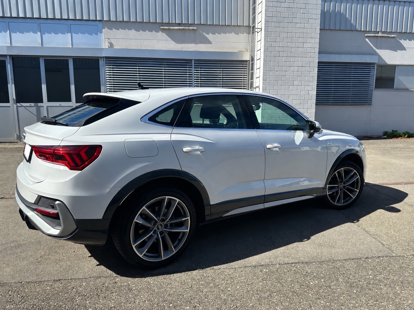 AUDI Audi Q3 Sportback 1.5 35 TFSI S line Attraction S-Tronic-image-1