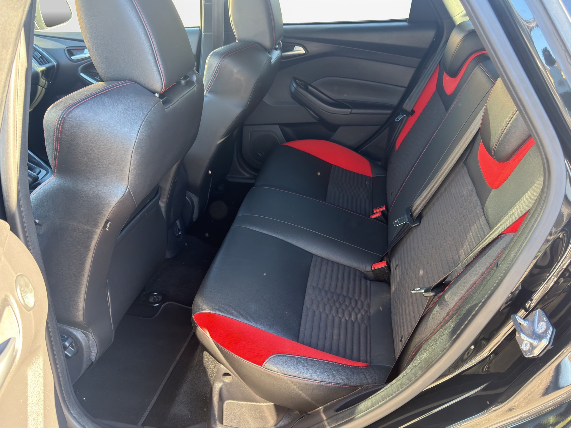 FORD Focus 2.0 SCTi ST-3-image-10