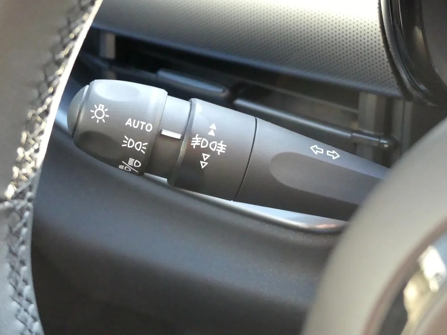 FIAT 600 1.2 Hybrid 145 Sport-image-46