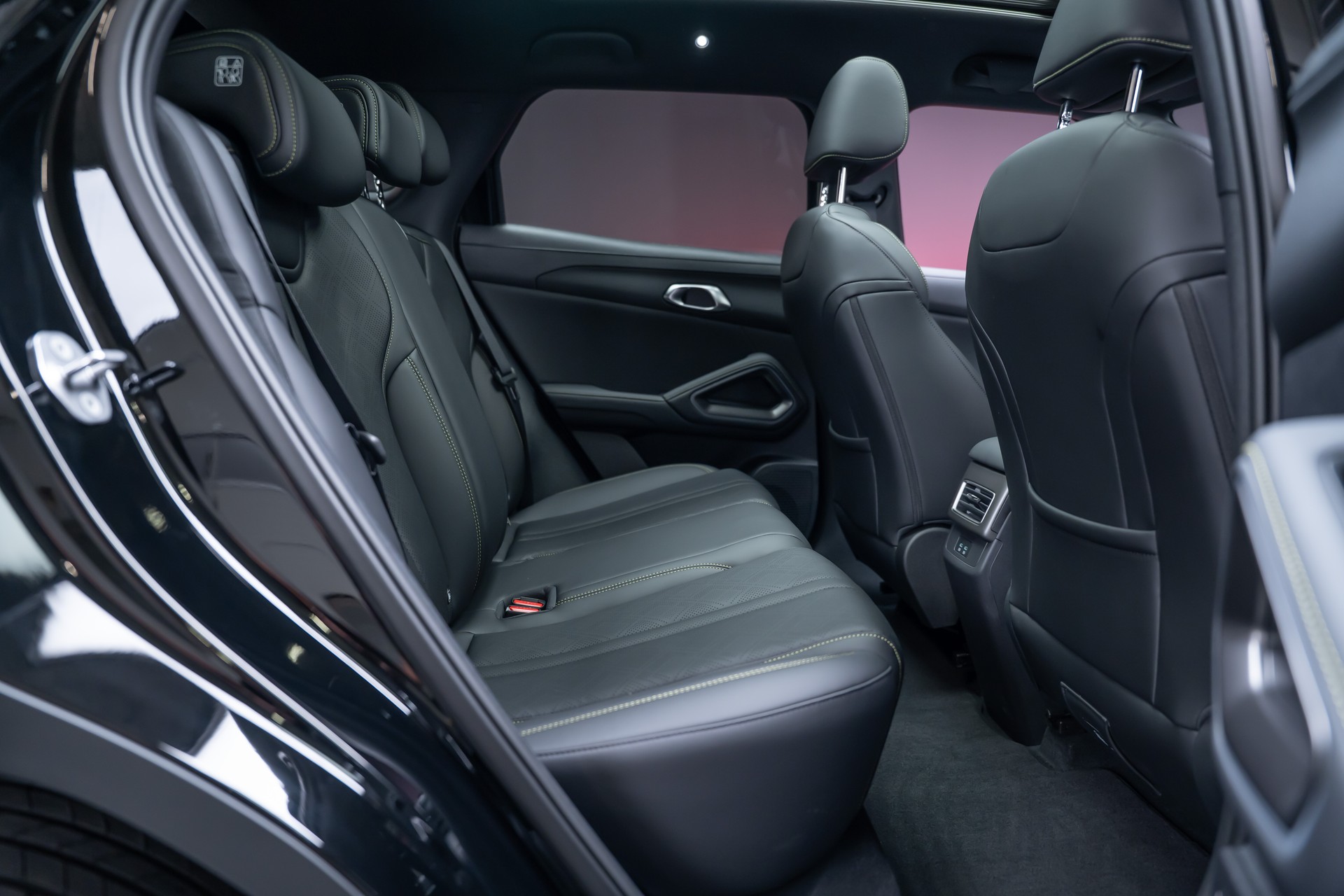 BYD Atto2 64 kWh Comfort / Panoramadach / Leder / 360° Kamera-image-36