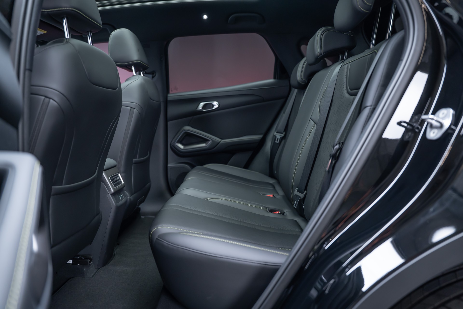 BYD Atto2 64 kWh Comfort / Panoramadach / Leder / 360° Kamera-image-19