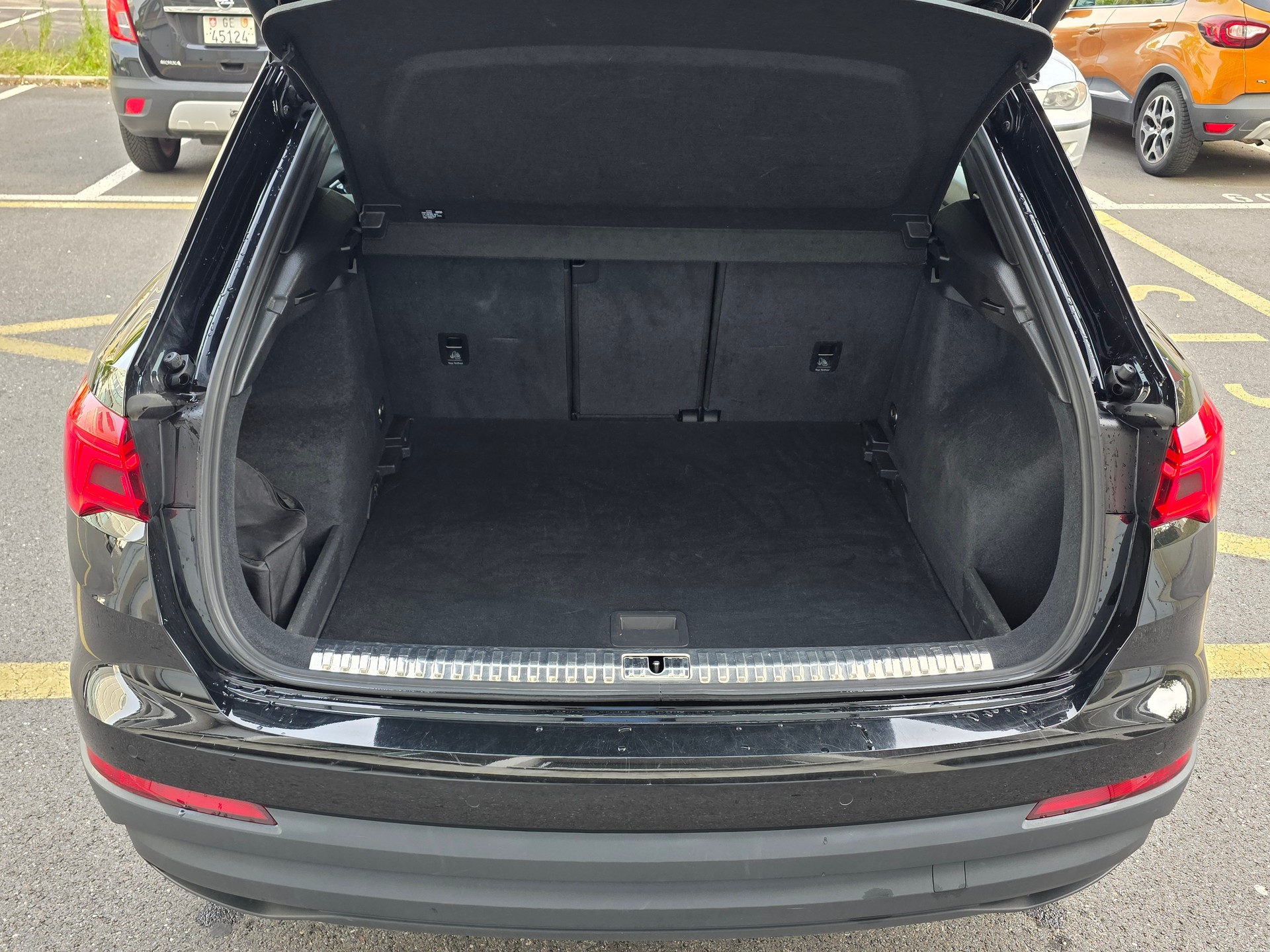 AUDI Q3 Sportback 35 TDI S line quattro S-tronic-image-13
