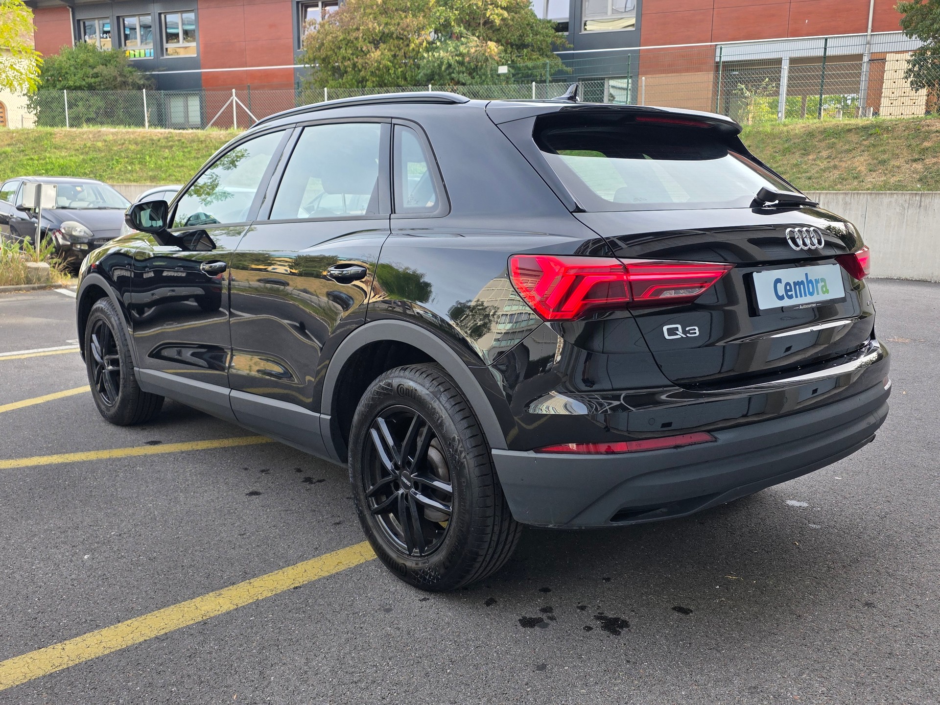 AUDI Q3 Sportback 35 TDI S line quattro S-tronic-image-4