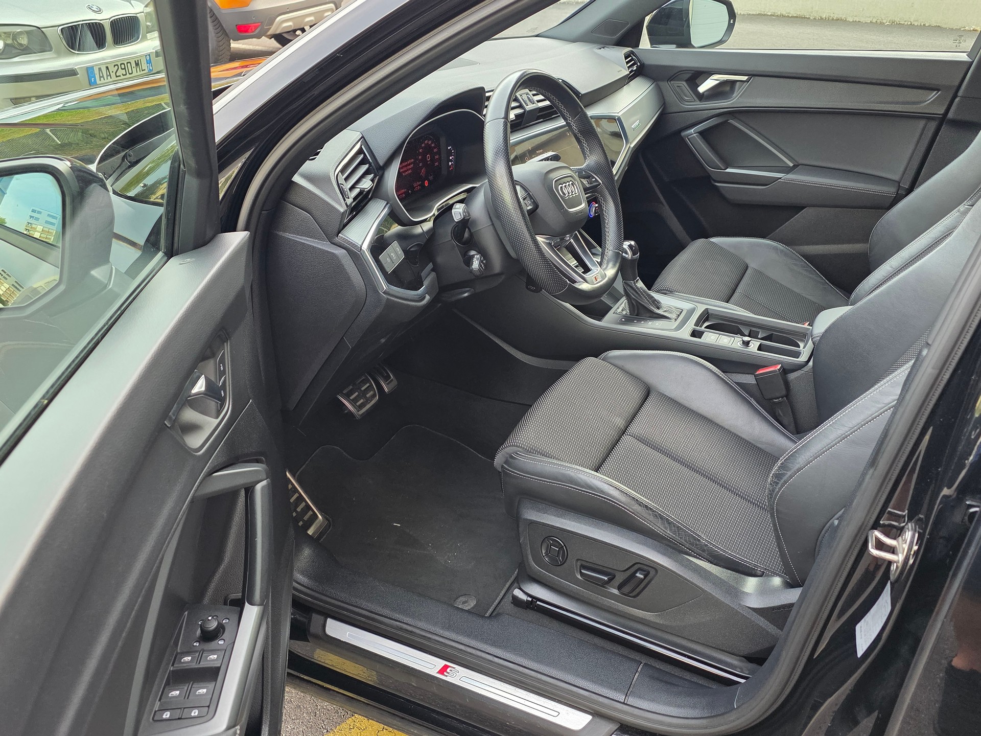 AUDI Q3 Sportback 35 TDI S line quattro S-tronic-image-9