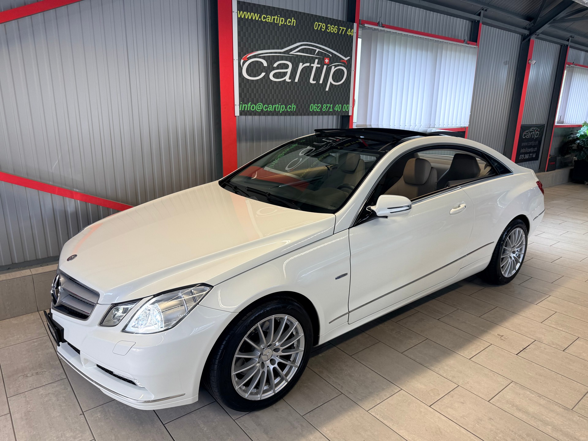 MERCEDES-BENZ E 350 CGI BlueEfficiency 7G-Tronic-image-4
