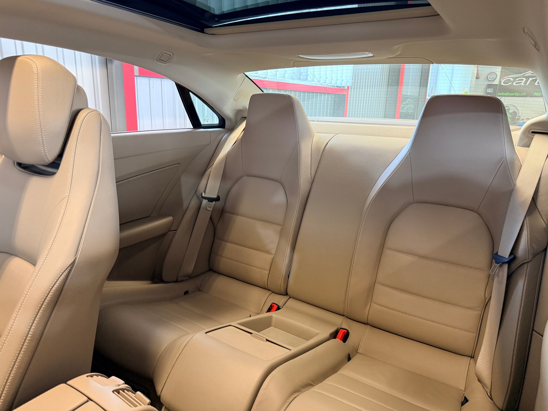 MERCEDES-BENZ E 350 CGI BlueEfficiency 7G-Tronic-image-13