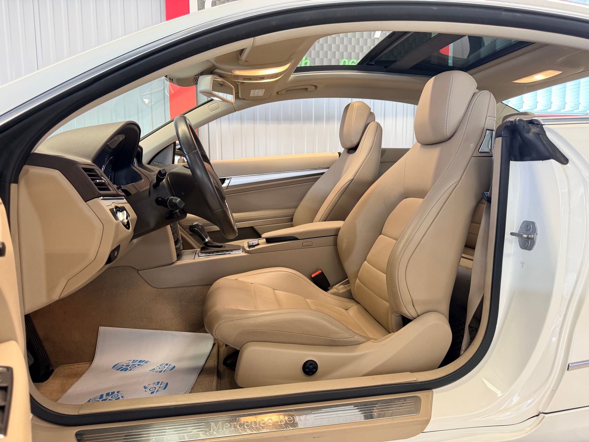 MERCEDES-BENZ E 350 CGI BlueEfficiency 7G-Tronic-image-7