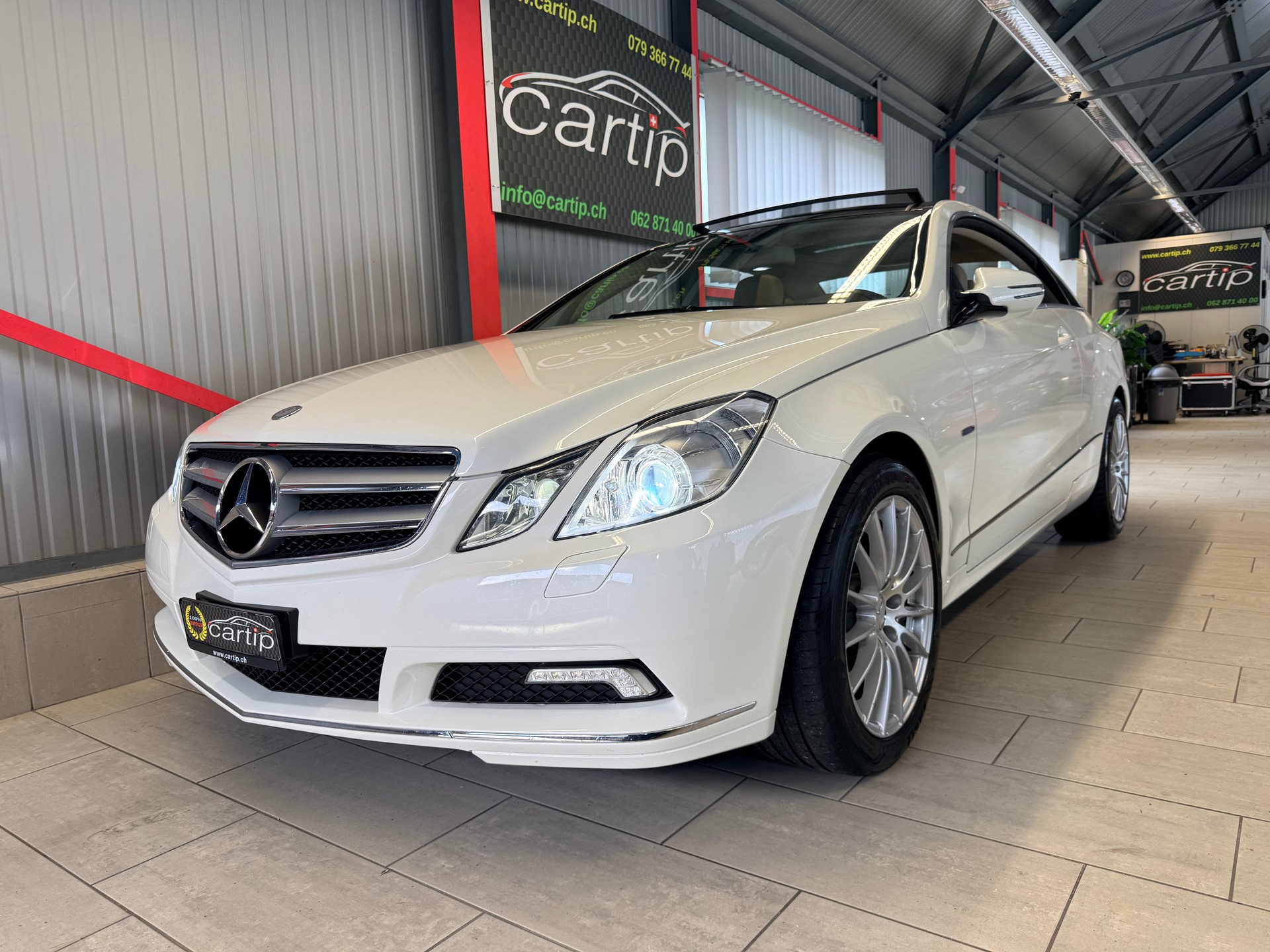 MERCEDES-BENZ E 350 CGI BlueEfficiency 7G-Tronic-image-15