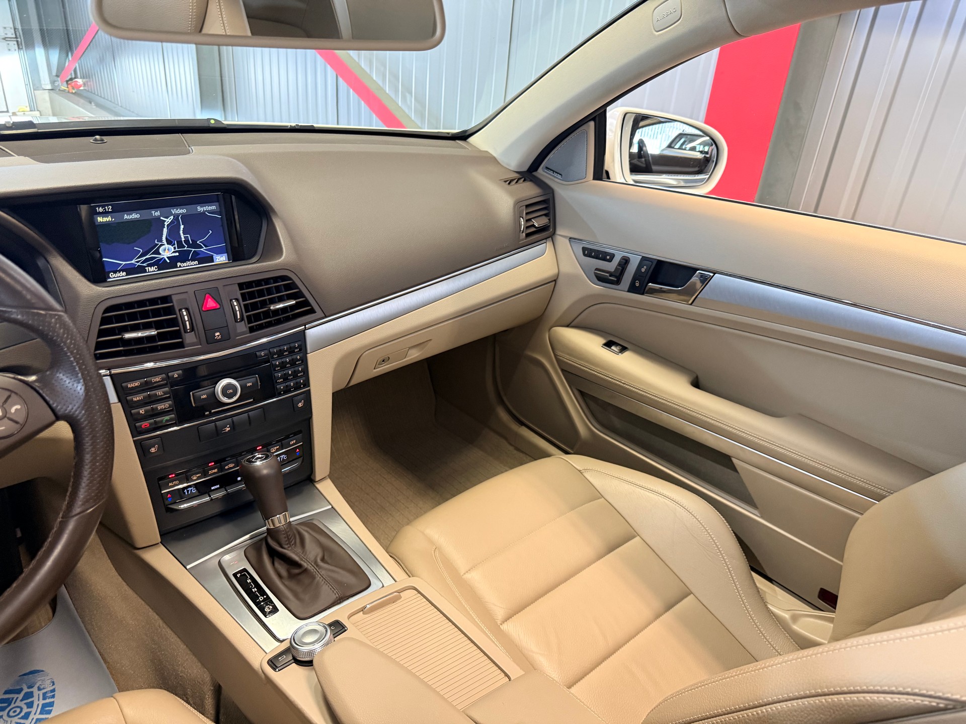 MERCEDES-BENZ E 350 CGI BlueEfficiency 7G-Tronic-image-12