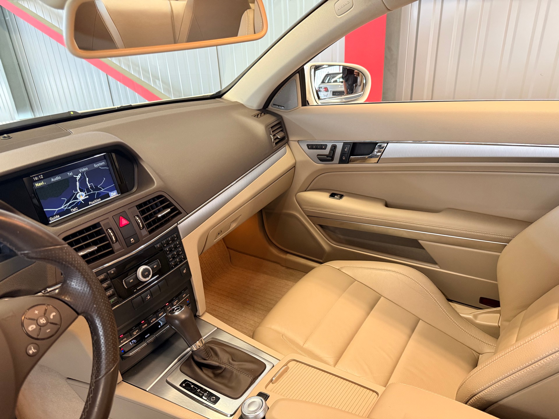 MERCEDES-BENZ E 350 CGI BlueEfficiency 7G-Tronic-image-9