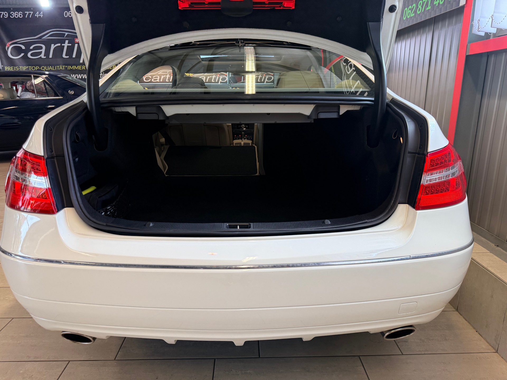 MERCEDES-BENZ E 350 CGI BlueEfficiency 7G-Tronic-image-14