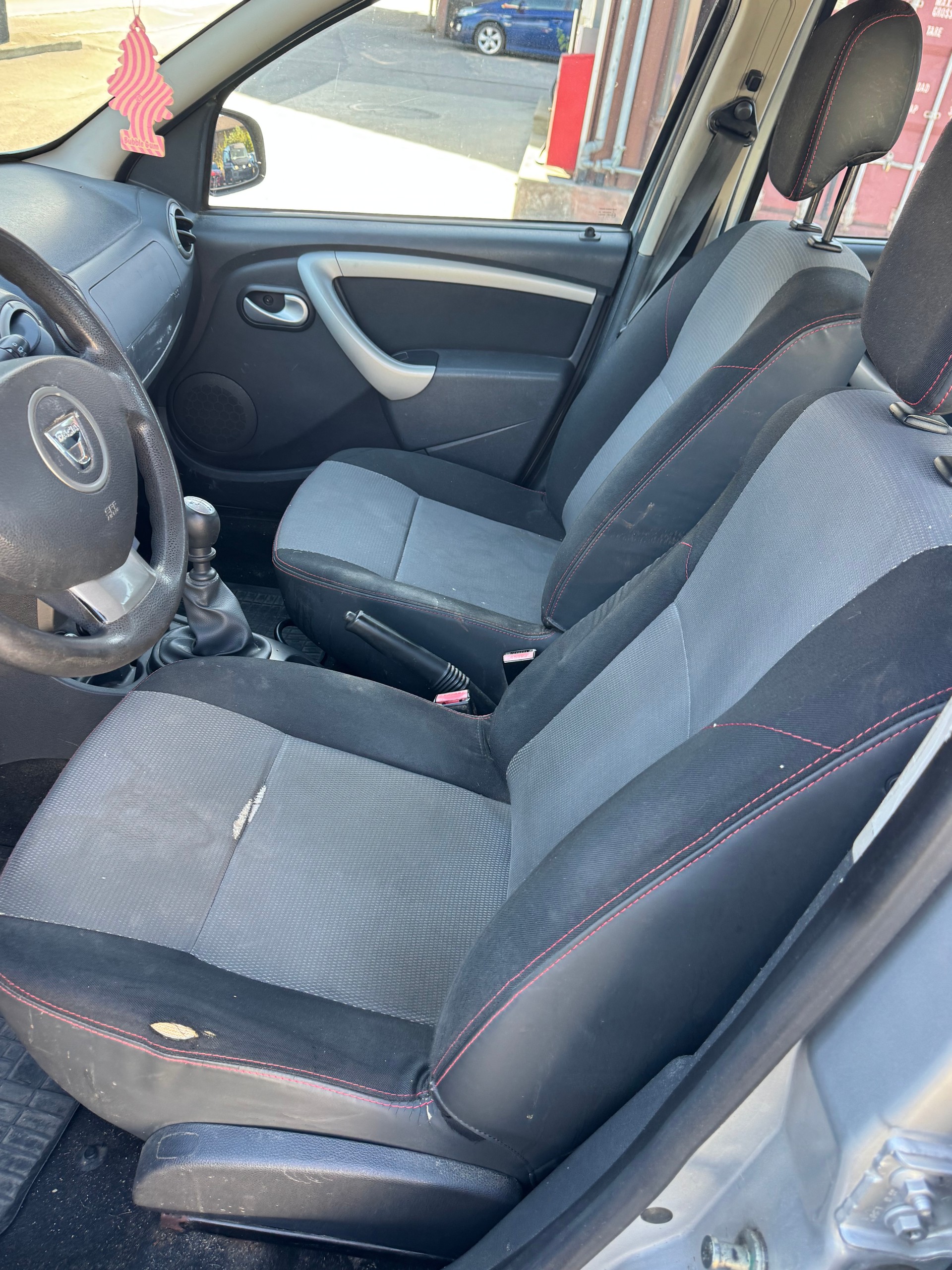 DACIA Duster 1.6 Lauréate 4x4-image-6