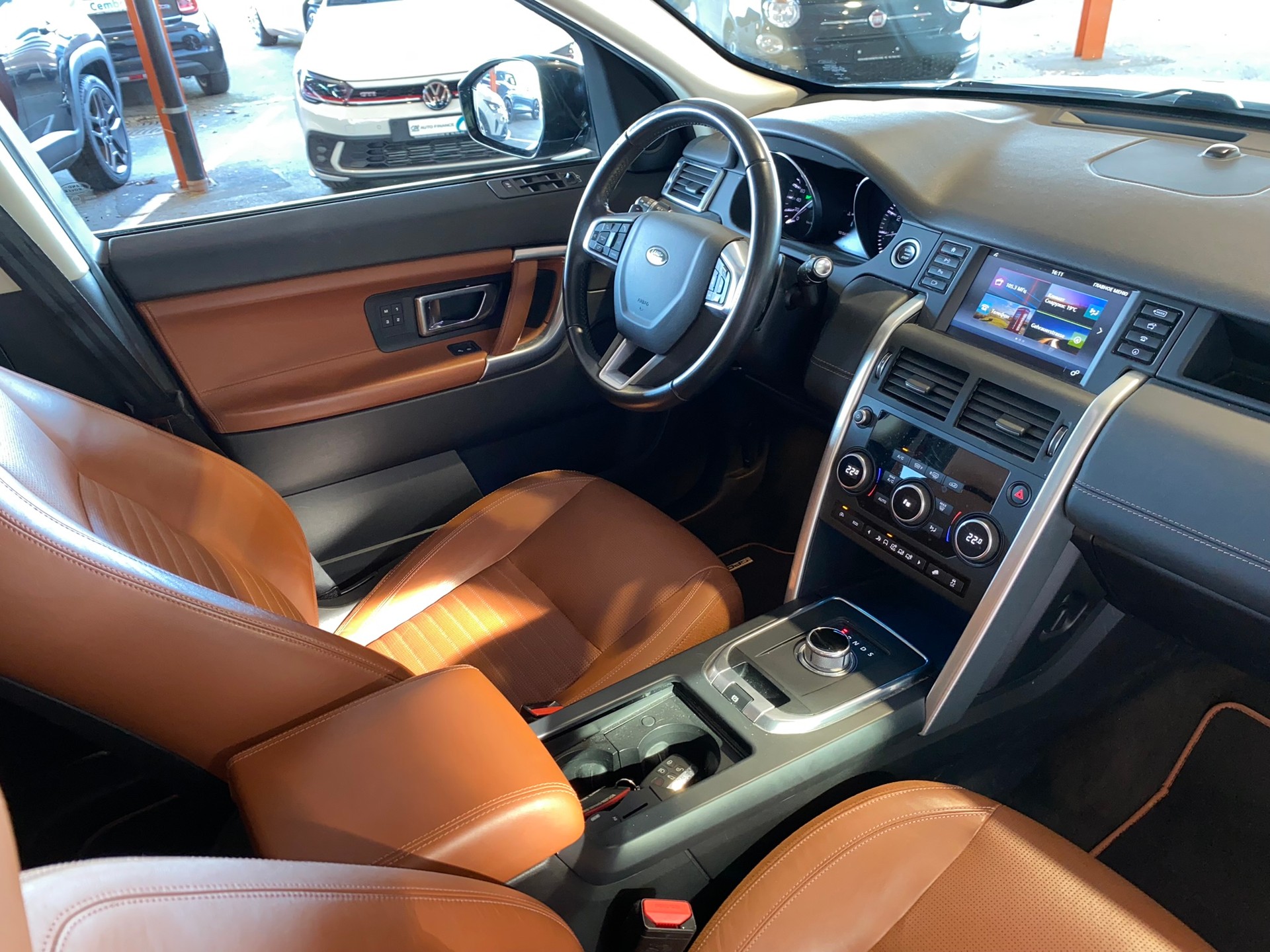 LAND ROVER DISCOVERY Sport 2.0 Si4 HSE L-image-4