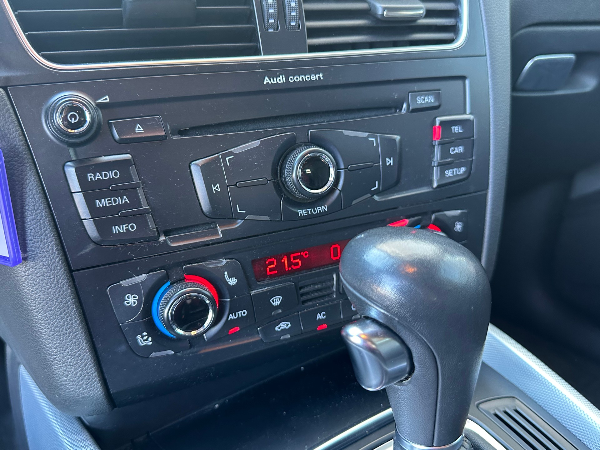AUDI Q5 2.0 TDI quattro S-tronic-image-10