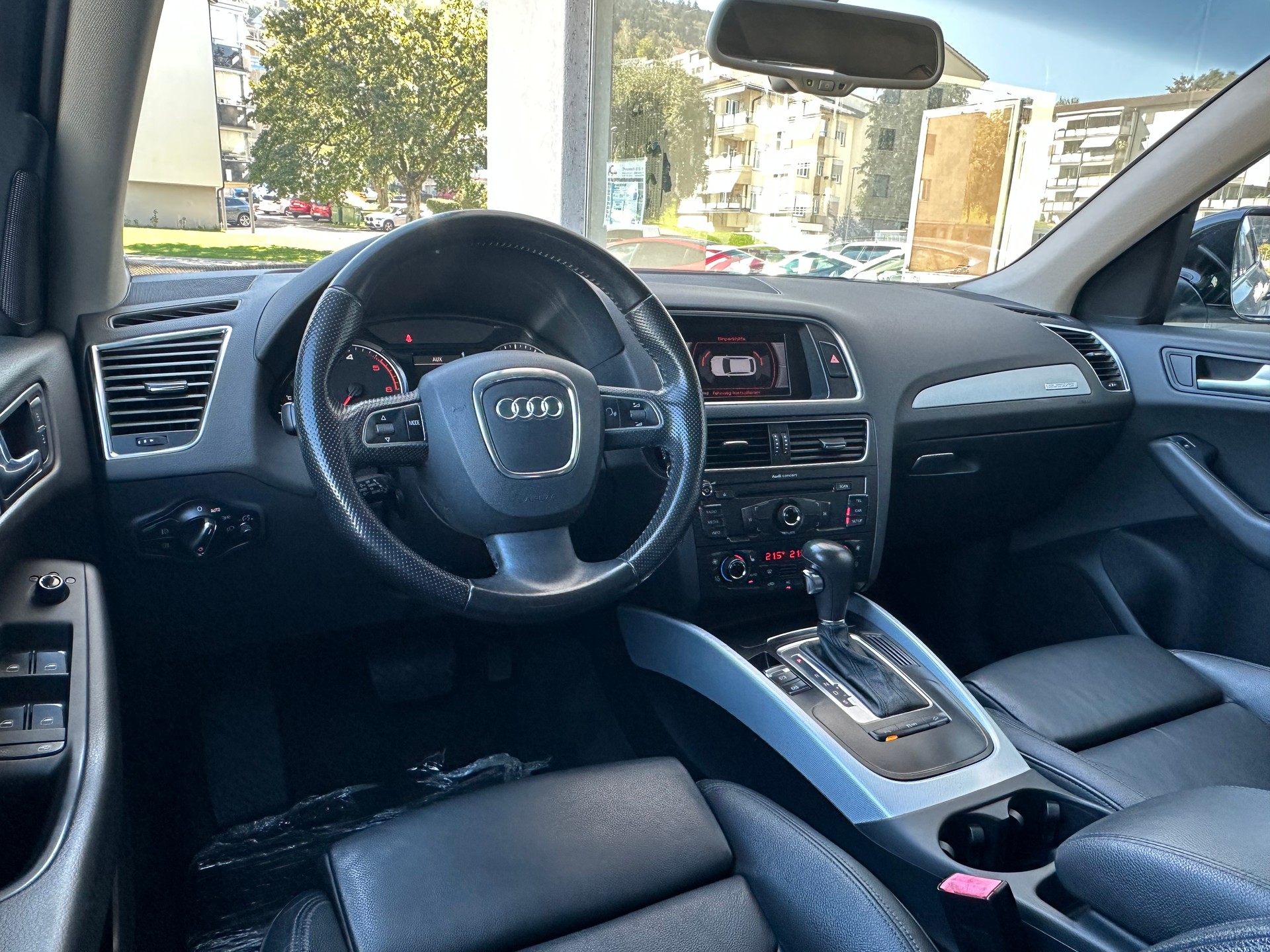 AUDI Q5 2.0 TDI quattro S-tronic-image-8