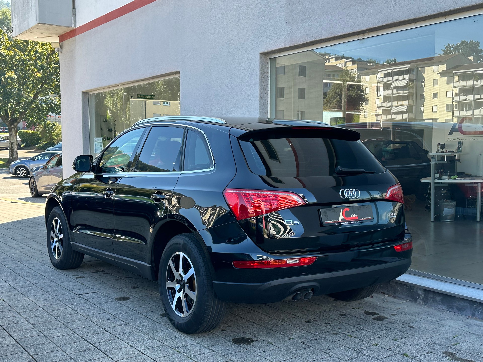 AUDI Q5 2.0 TDI quattro S-tronic-image-1
