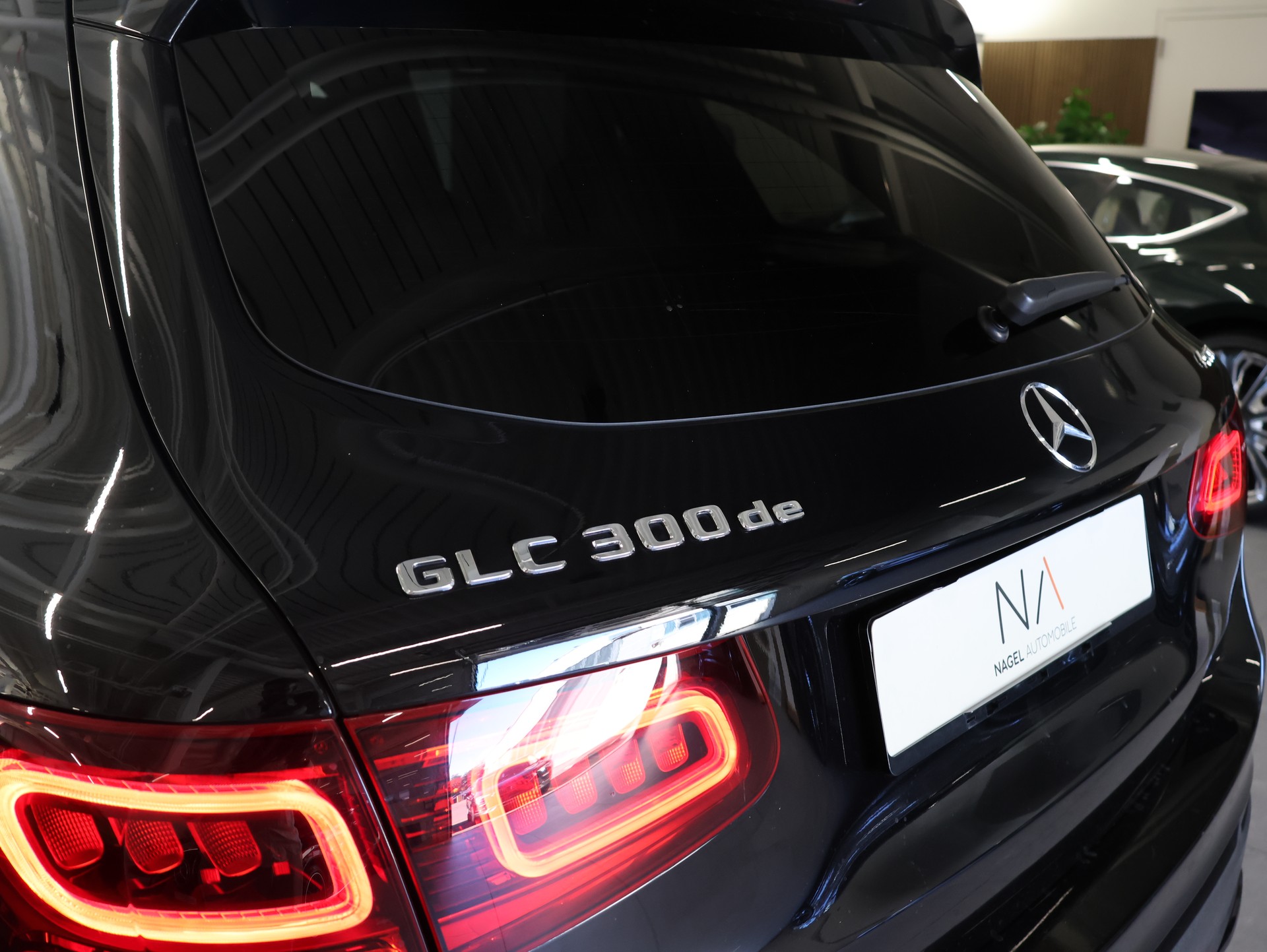MERCEDES-BENZ GLC 300 de AMG Line 4Matic 9G-Tronic-image-5