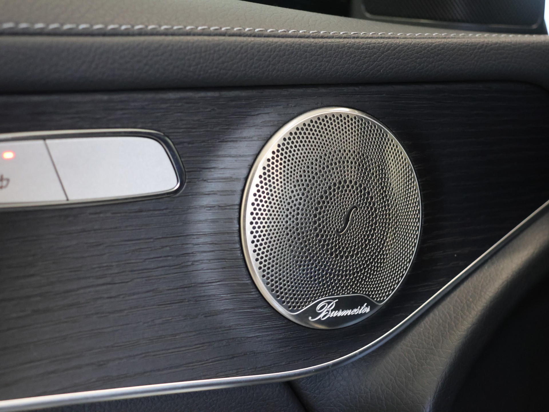 MERCEDES-BENZ GLC 300 de AMG Line 4Matic 9G-Tronic-image-12