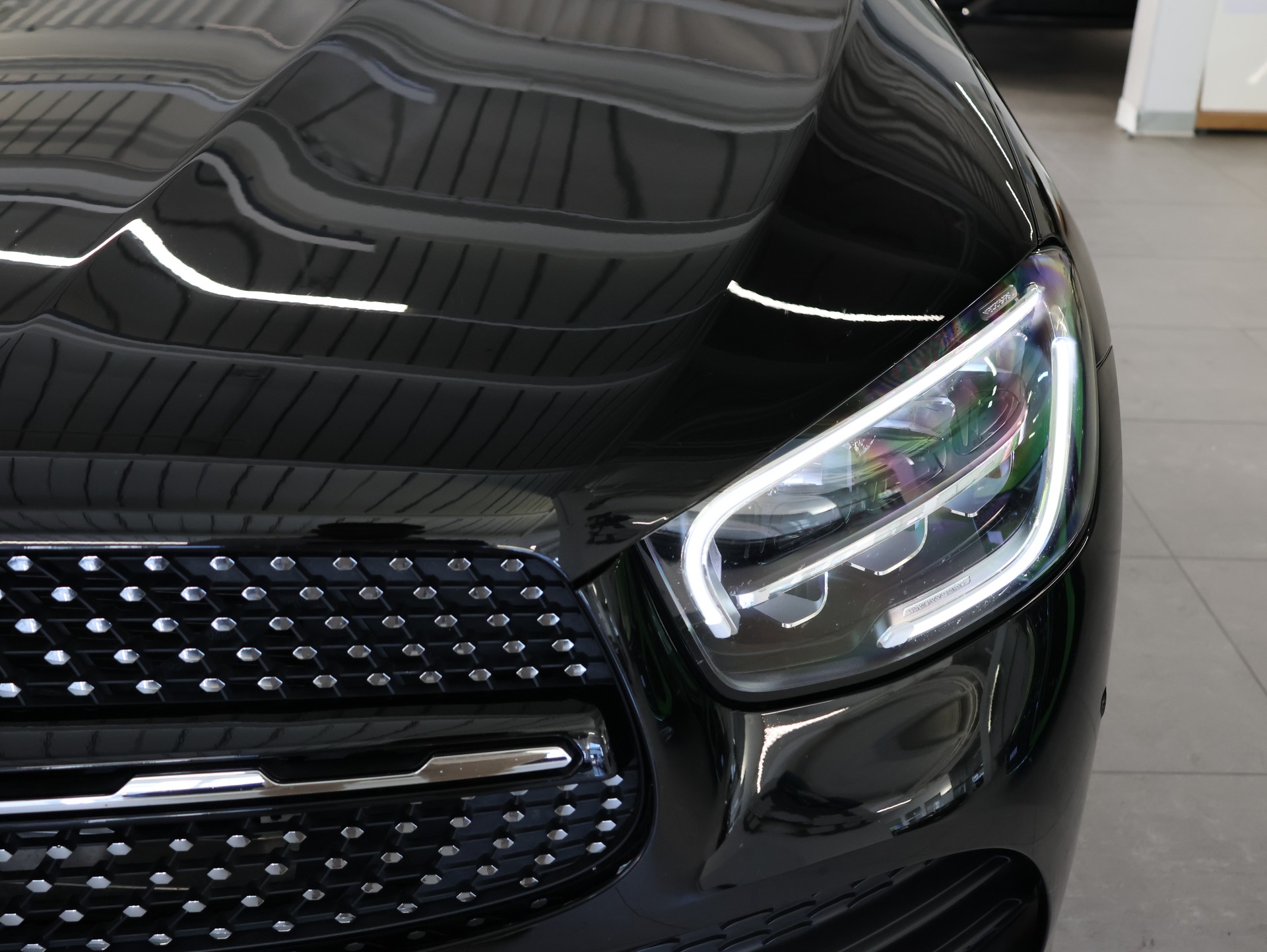 MERCEDES-BENZ GLC 300 de AMG Line 4Matic 9G-Tronic-image-7