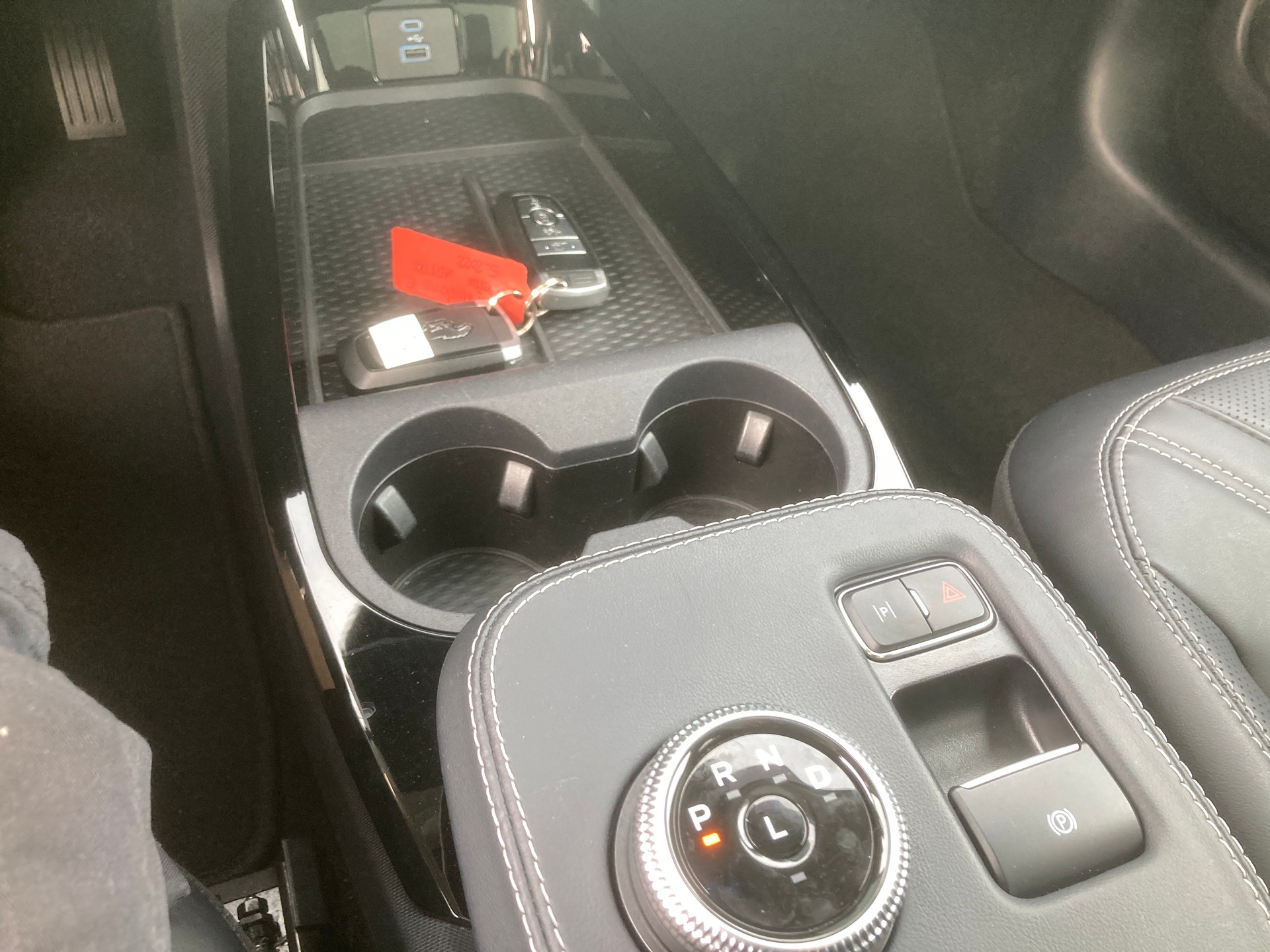 FORD Mustang MACH-E 99 kWh-image-11