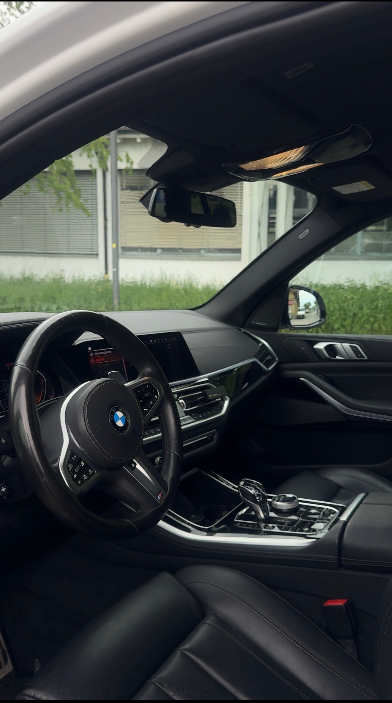 BMW 40i xDrive-image-3
