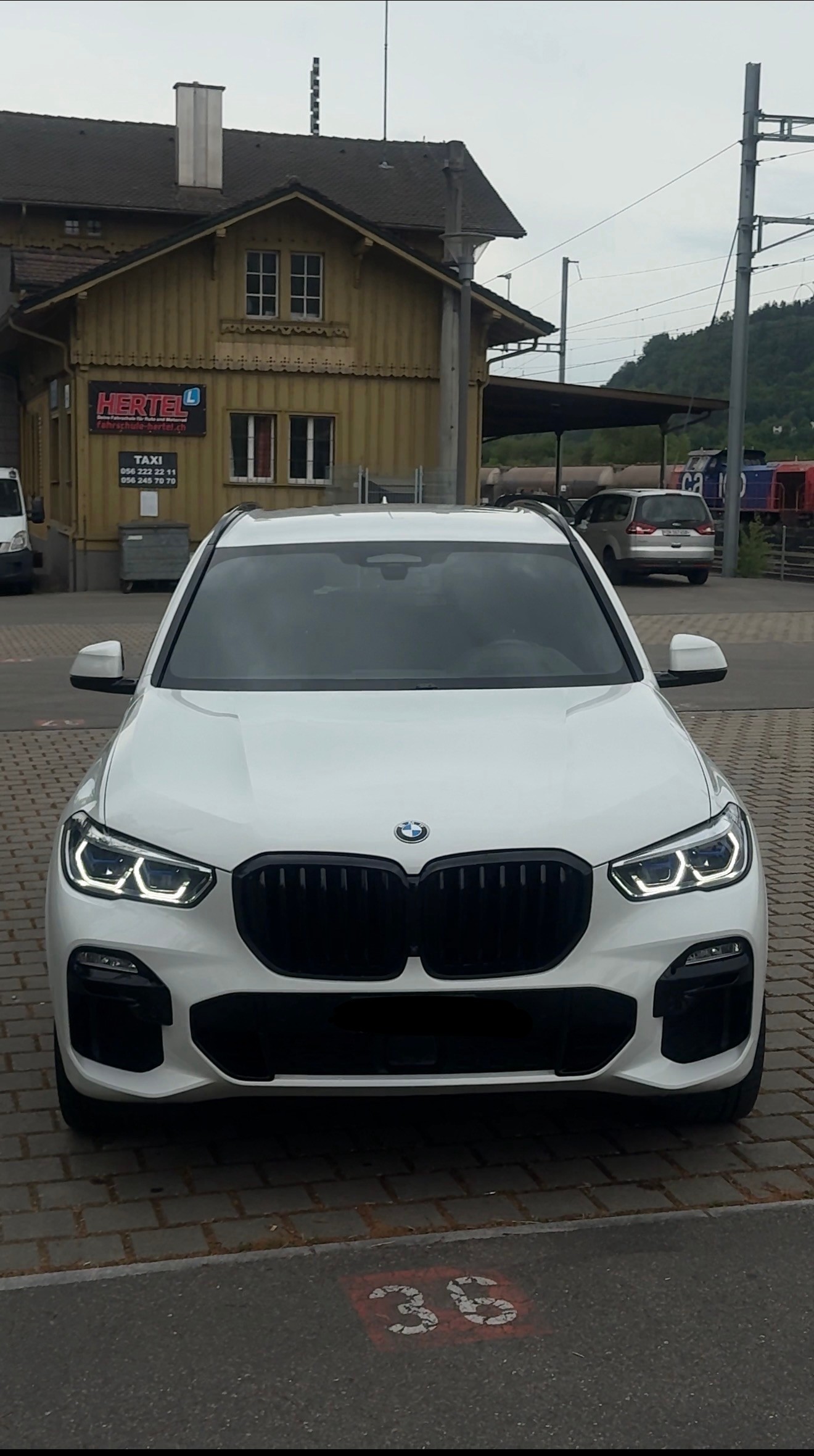 BMW 40i xDrive-image-1