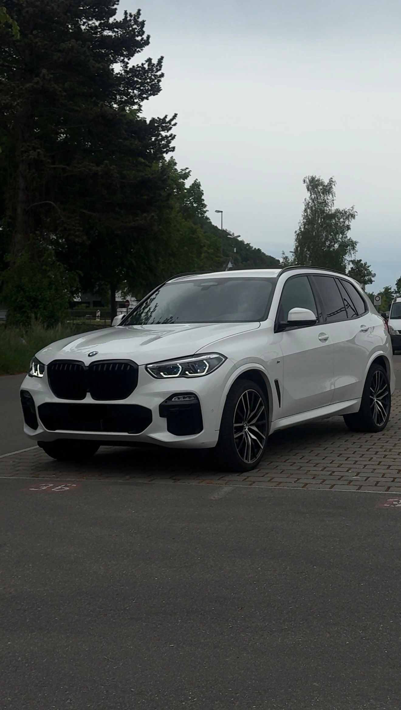 BMW 40i xDrive-image-0