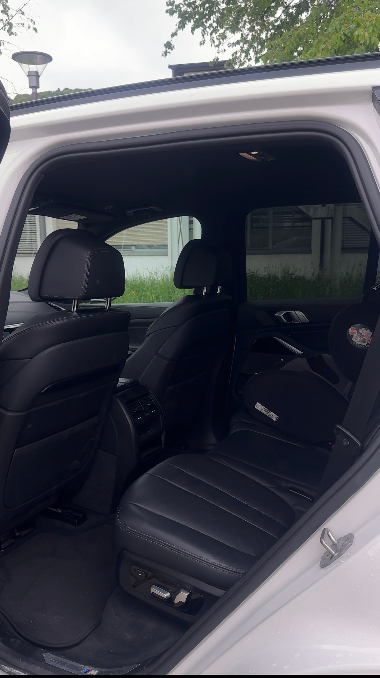 BMW 40i xDrive-image-4