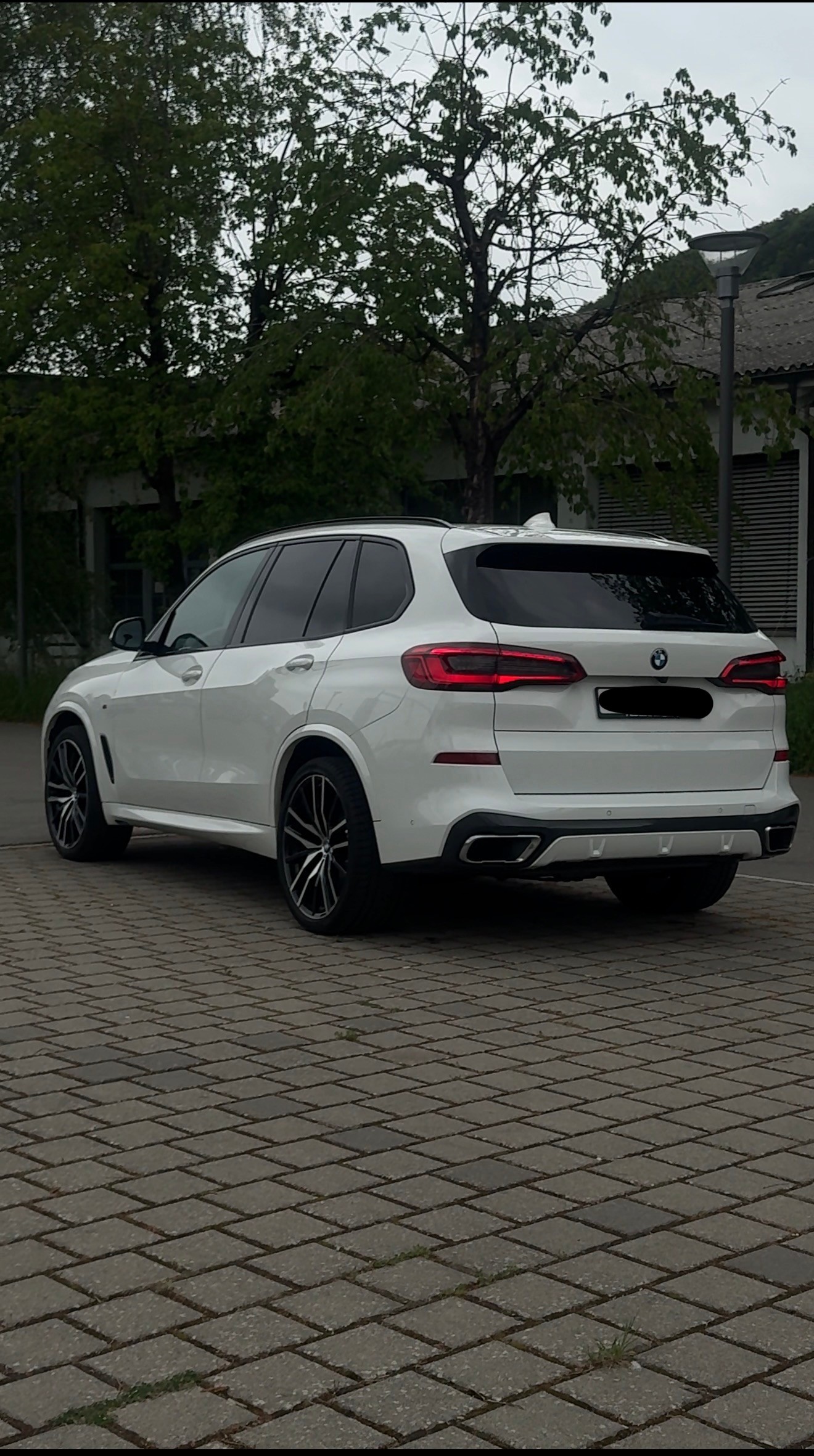 BMW 40i xDrive-image-2