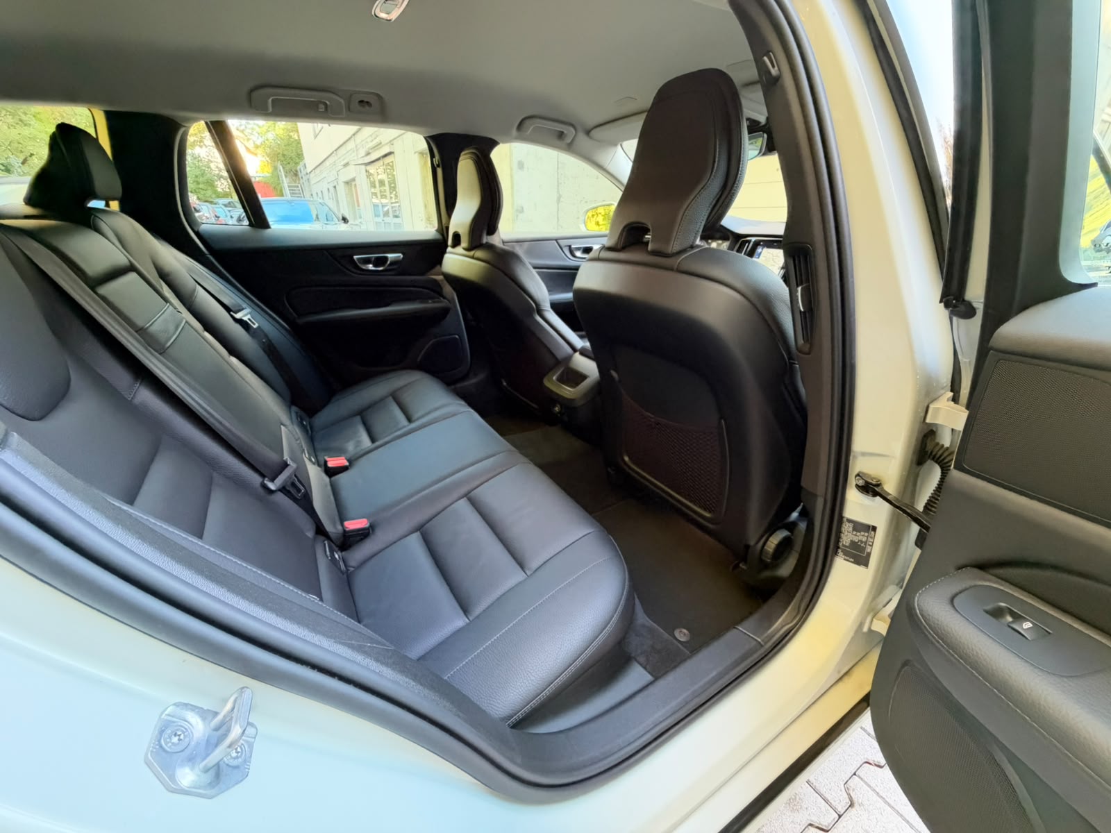 VOLVO V60 T5 Momentum Geartronic-image-14