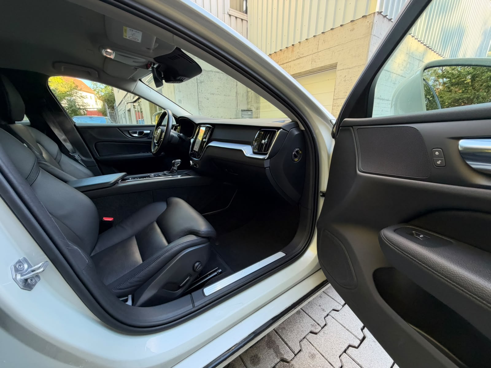 VOLVO V60 T5 Momentum Geartronic-image-15