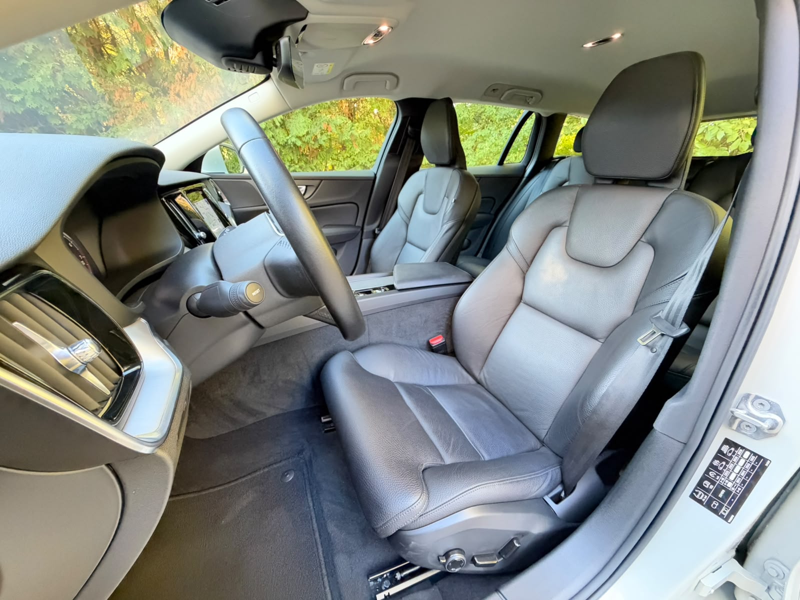 VOLVO V60 T5 Momentum Geartronic-image-10