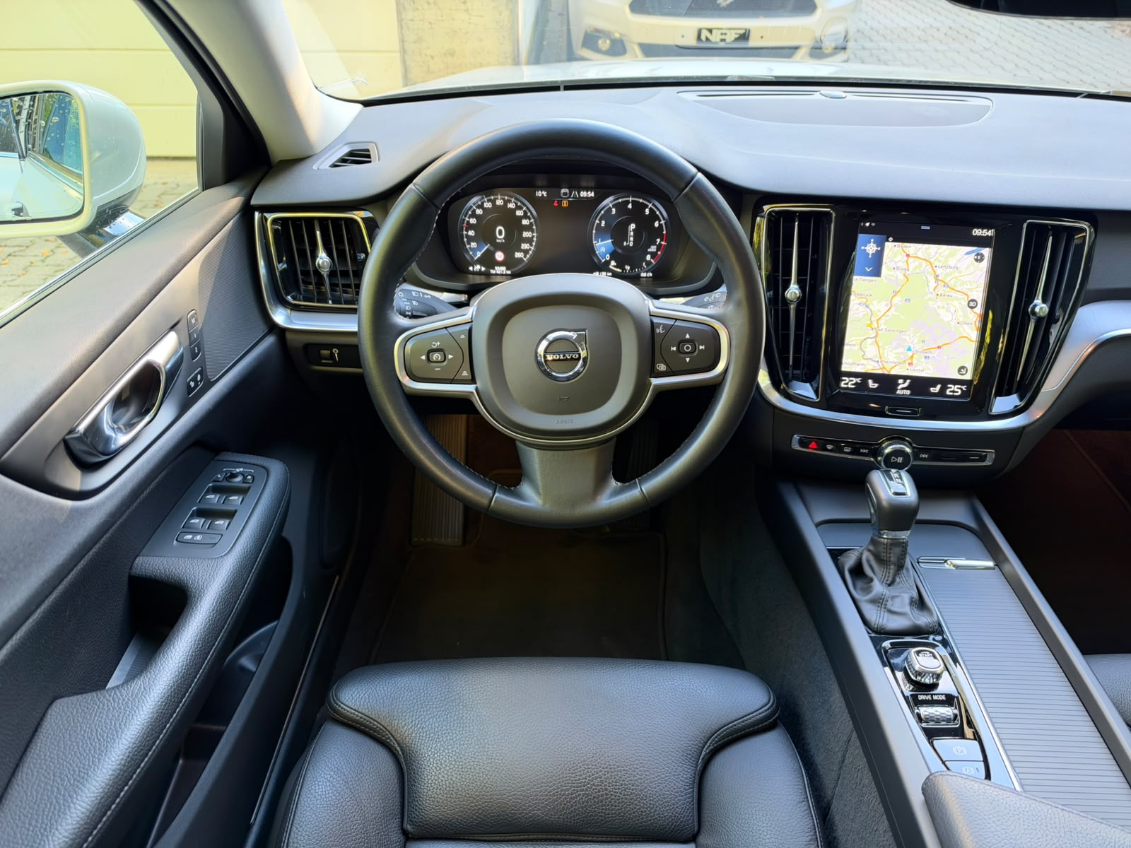 VOLVO V60 T5 Momentum Geartronic-image-18