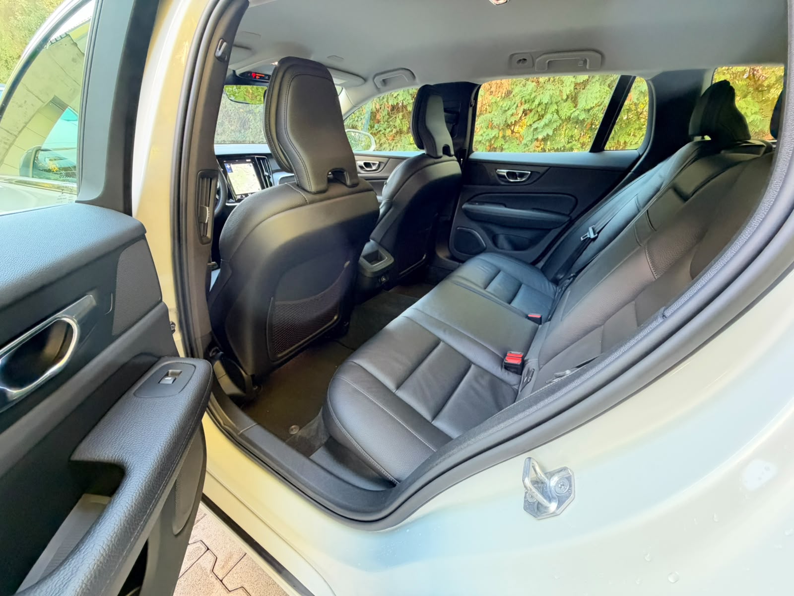 VOLVO V60 T5 Momentum Geartronic-image-11