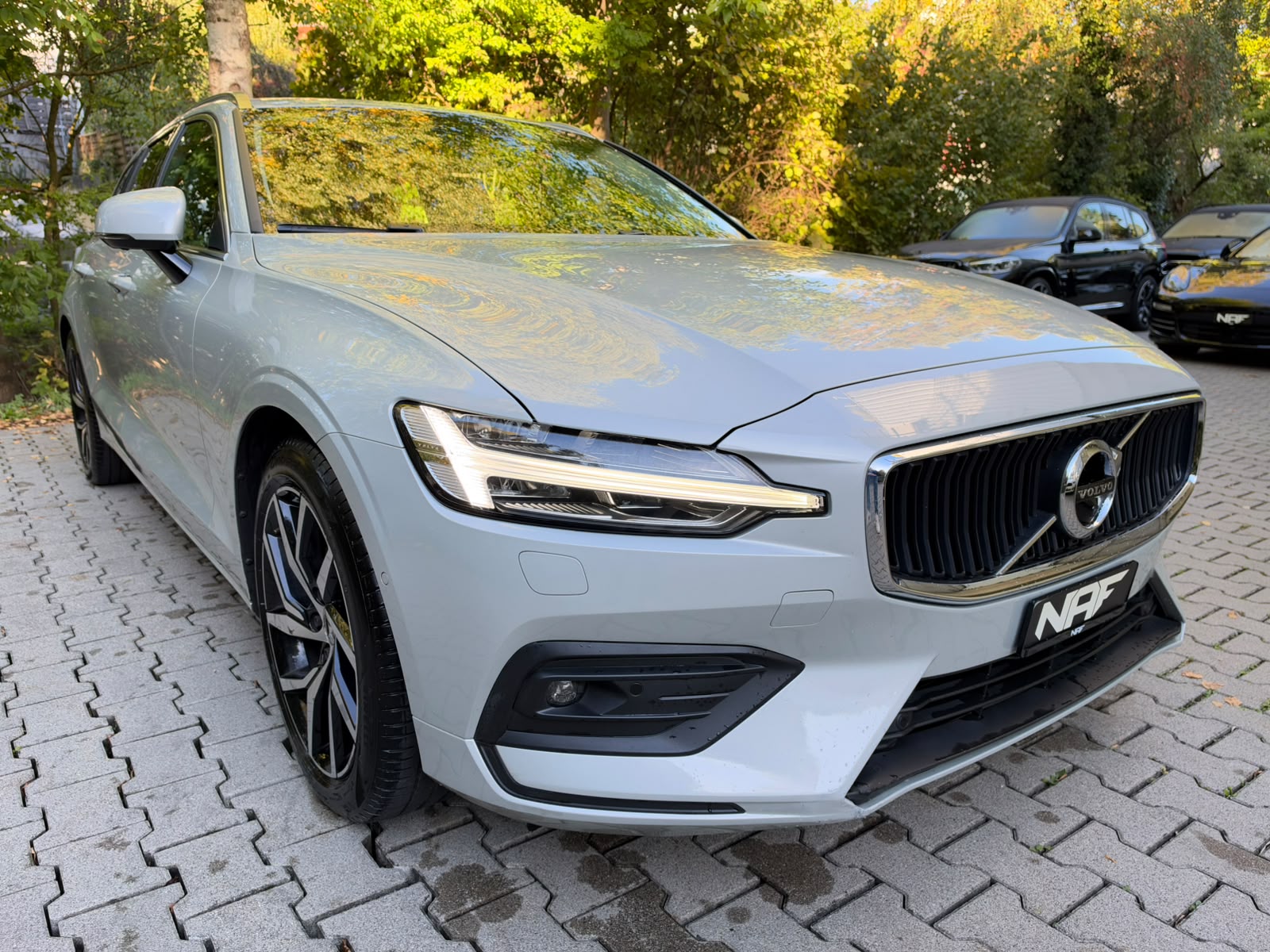 VOLVO V60 T5 Momentum Geartronic-image-6