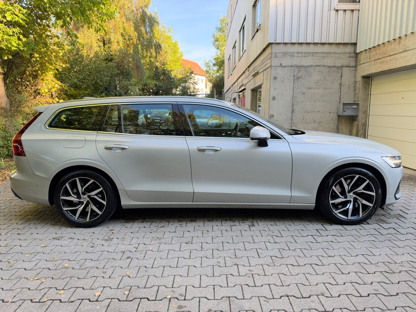 VOLVO V60 T5 Momentum Geartronic-image-5