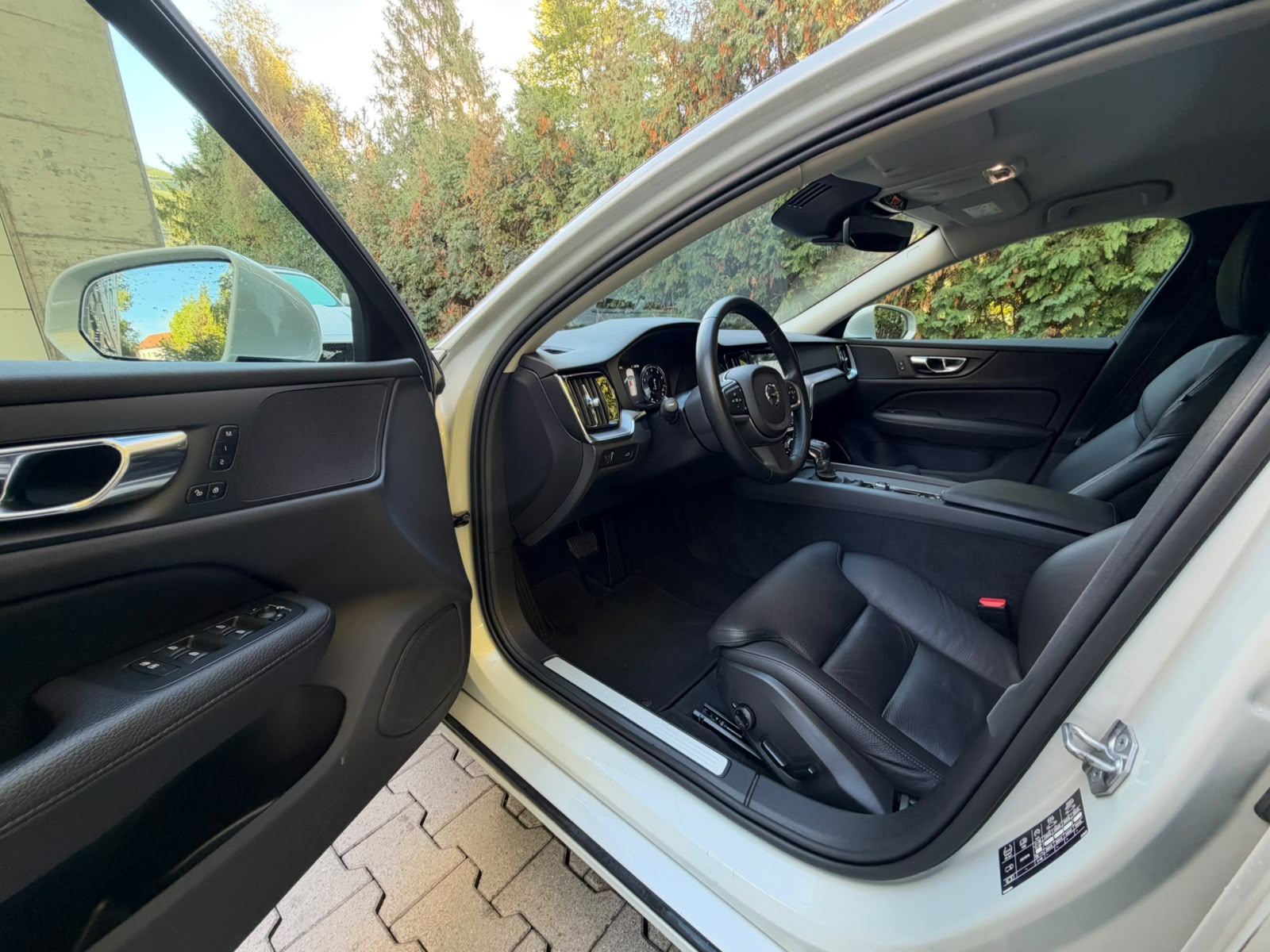 VOLVO V60 T5 Momentum Geartronic-image-8