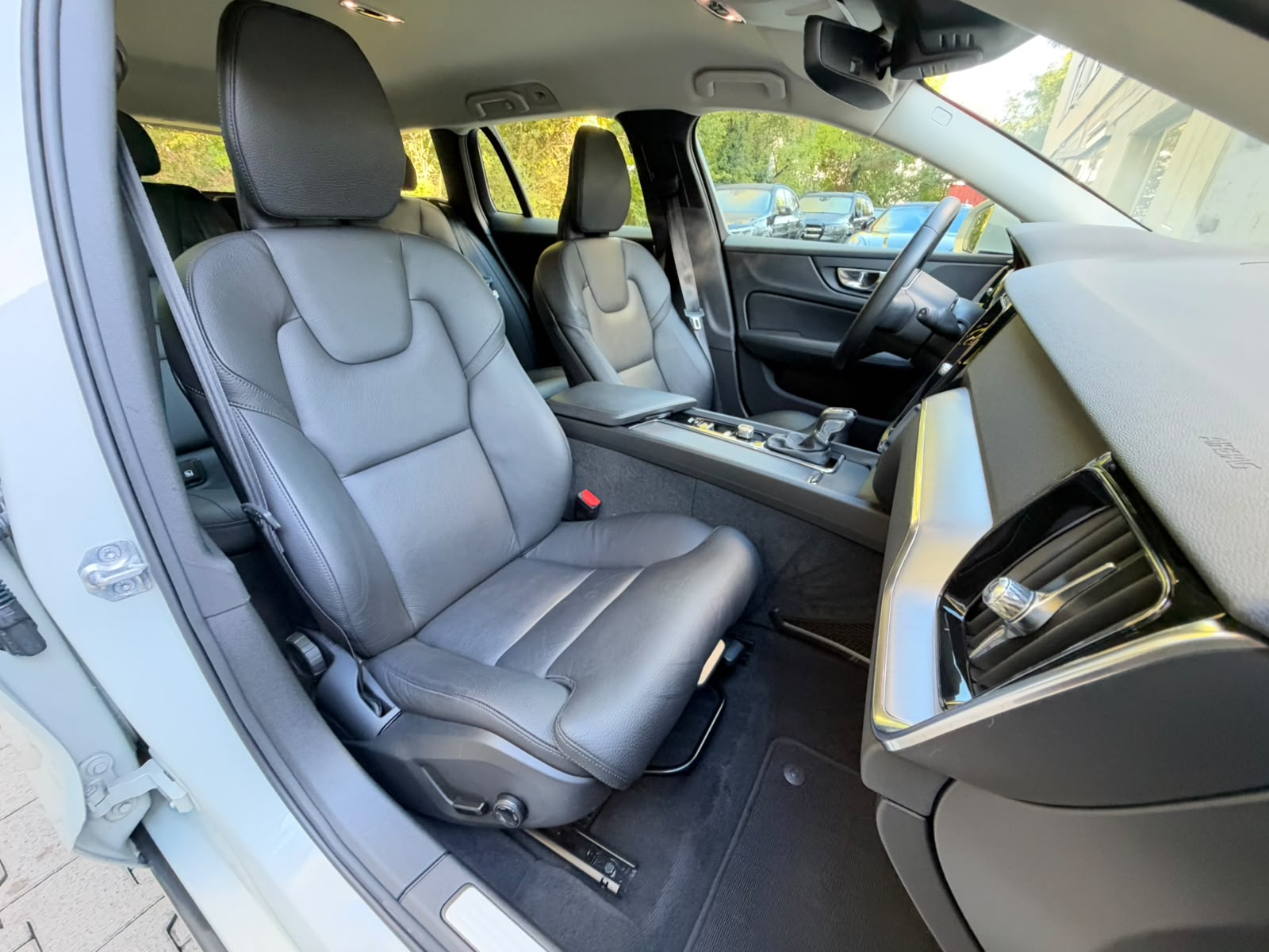 VOLVO V60 T5 Momentum Geartronic-image-16