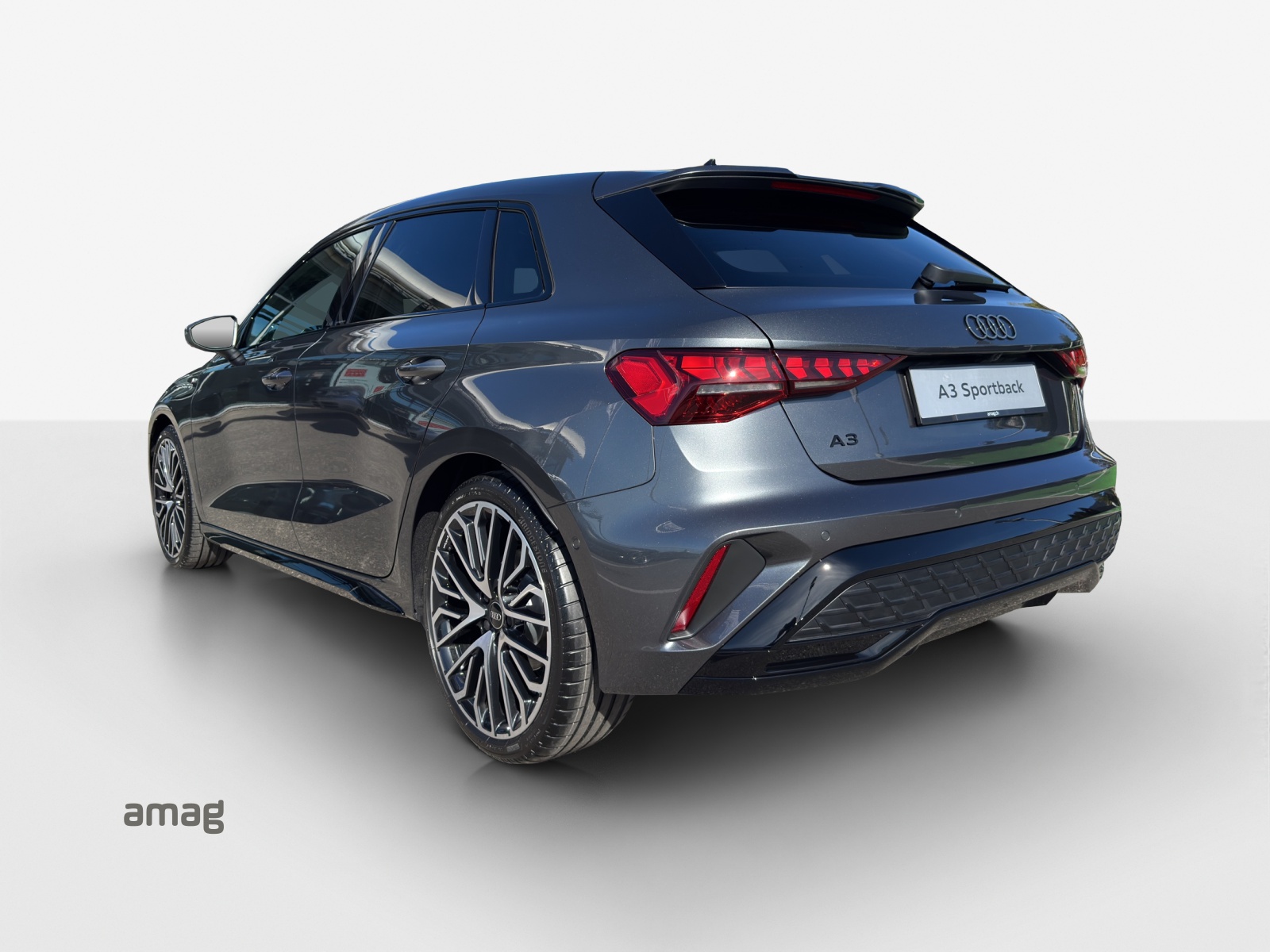 AUDI A3 Sportback TFSI 110 kW S line Attraction S tronic-image-2