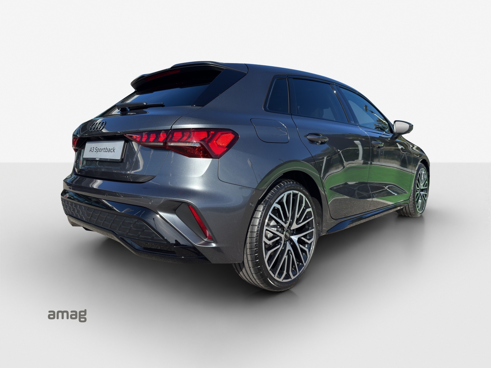 AUDI A3 Sportback TFSI 110 kW S line Attraction S tronic-image-6