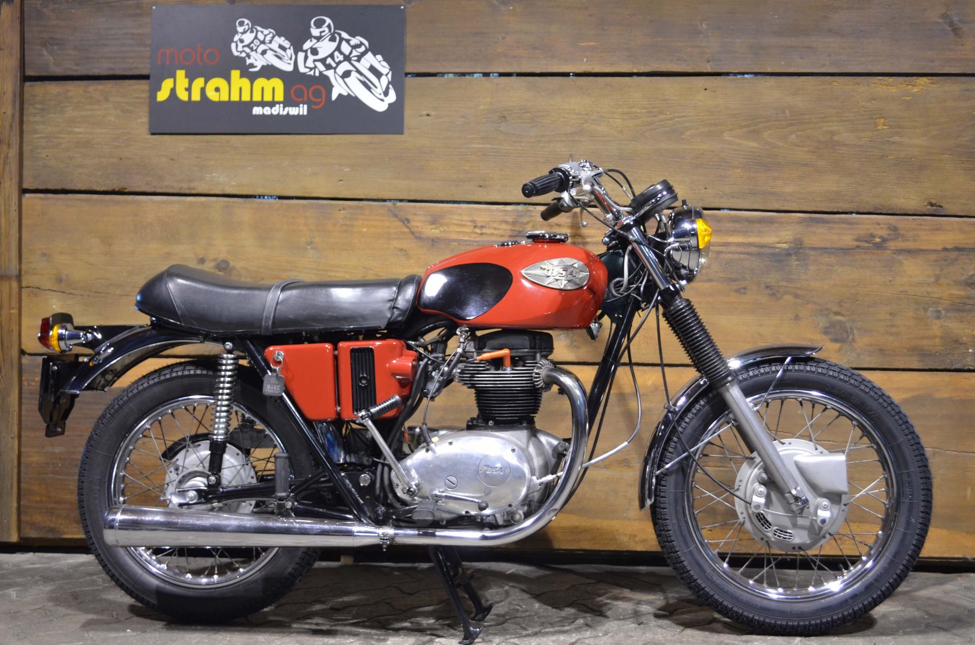 BSA A65 Thunderbolt-showroom-element-1