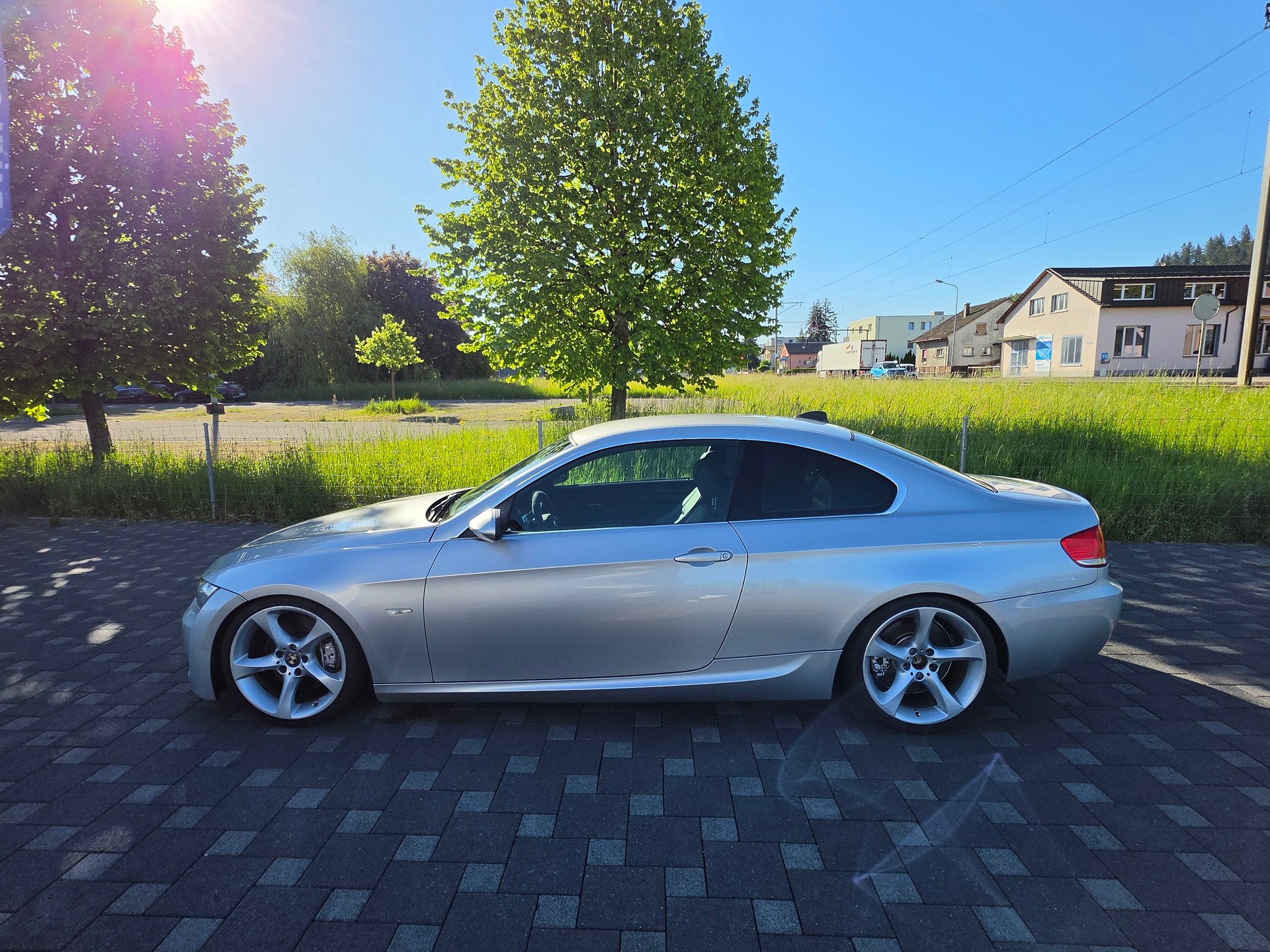BMW 335i Coupé-image-1