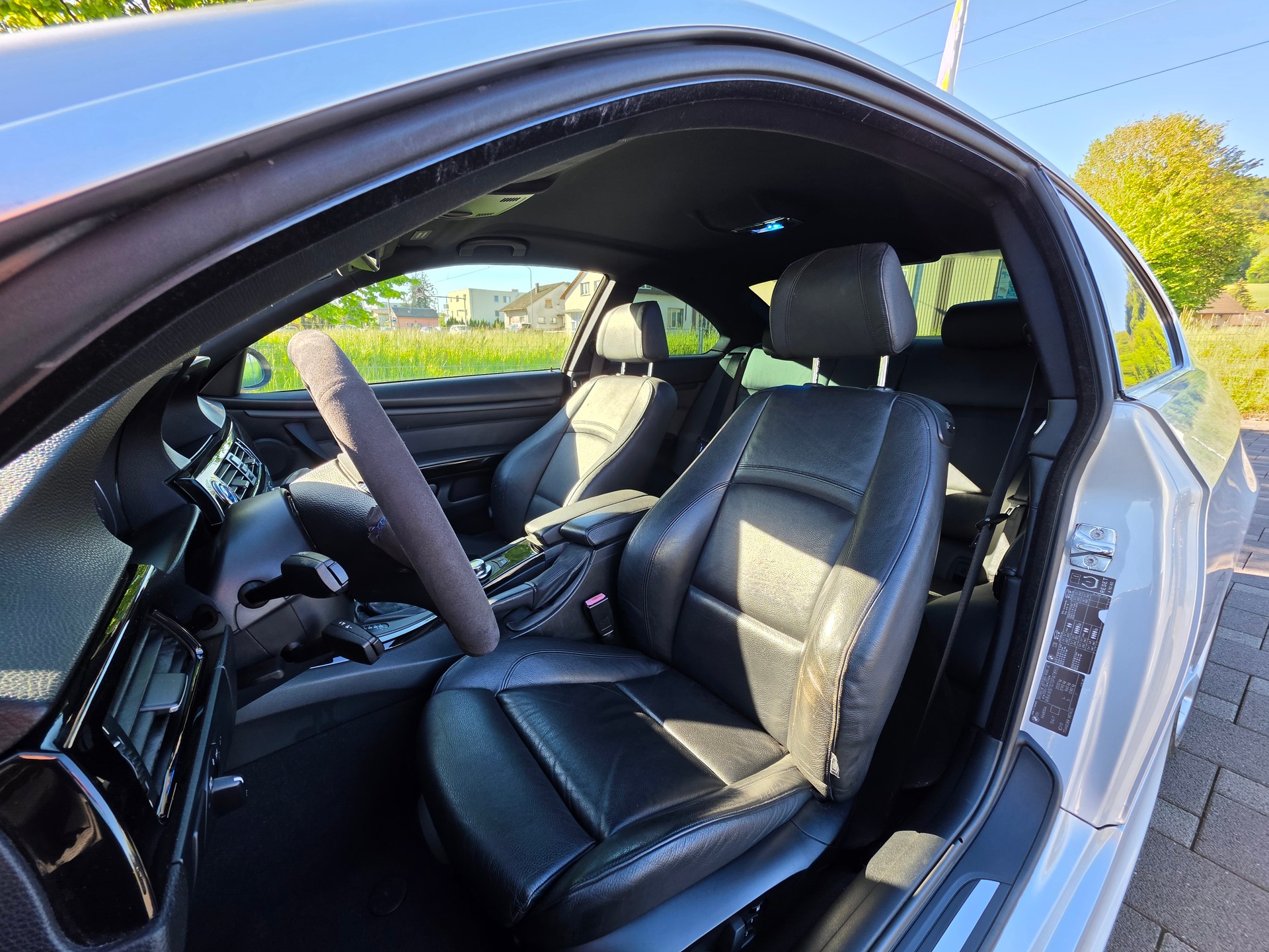 BMW 335i Coupé-image-12