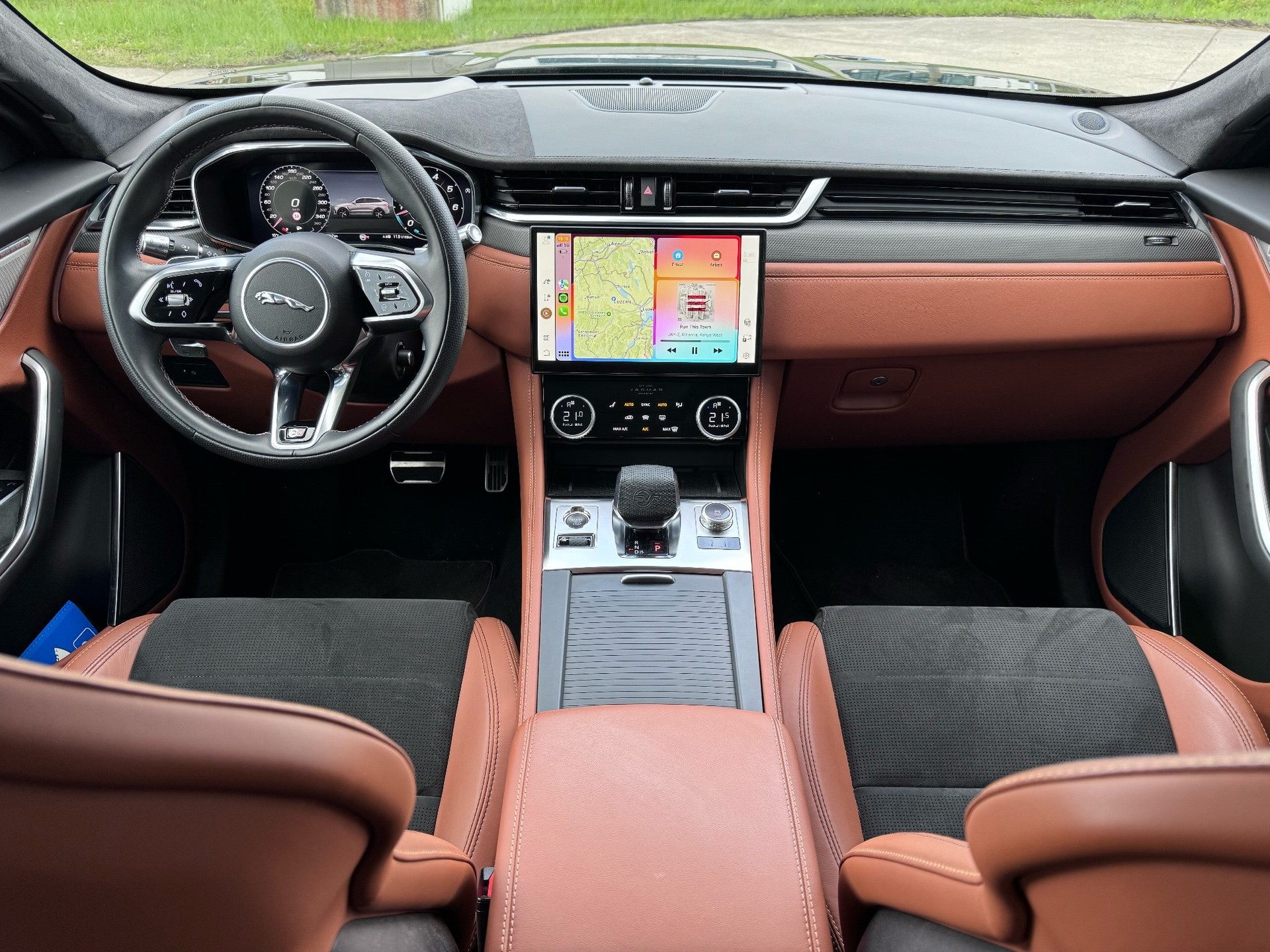 JAGUAR F-Pace 5.0 V8 SVR P550 AWD-image-12