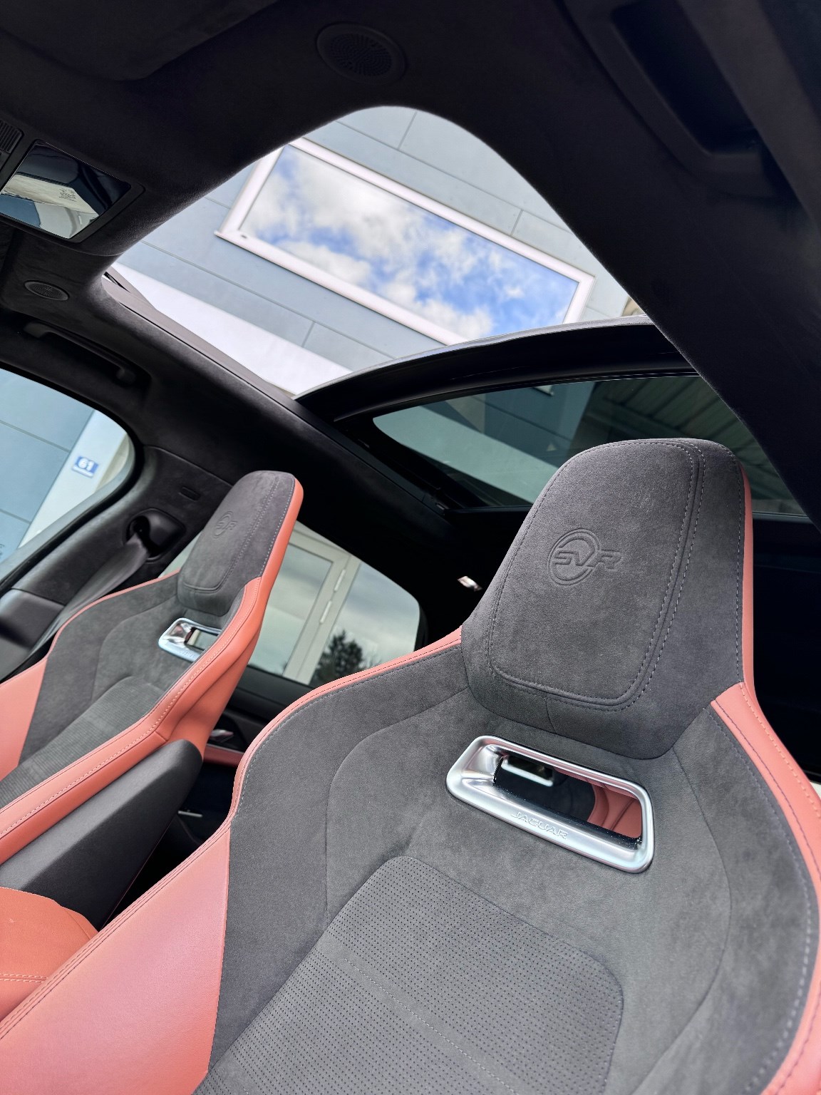 JAGUAR F-Pace 5.0 V8 SVR P550 AWD-image-13