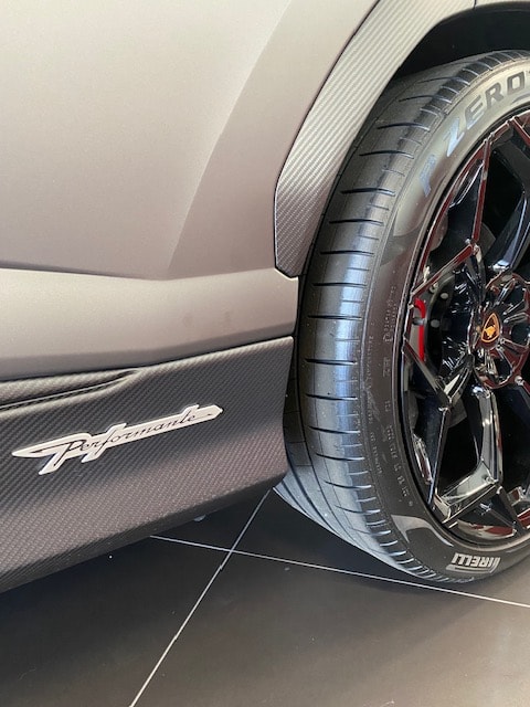 LAMBORGHINI URUS Performante-image-4