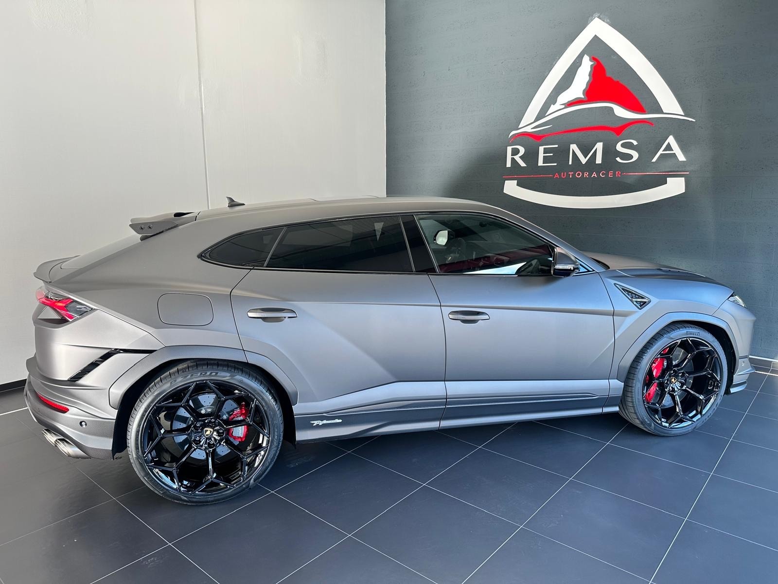 LAMBORGHINI URUS Performante-image-1