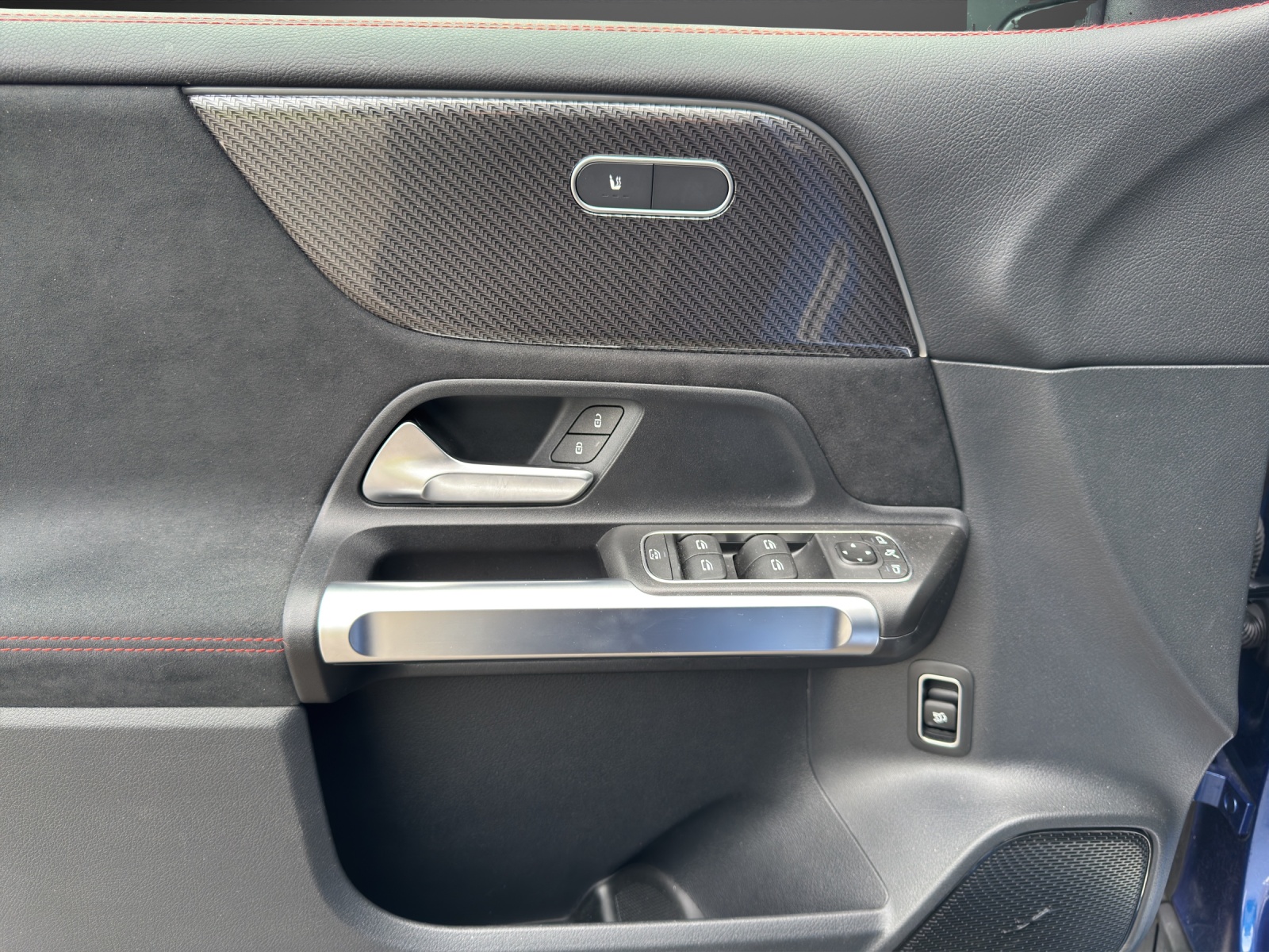 MERCEDES-BENZ GLB 220 4Matic 8G-Tronic-image-12